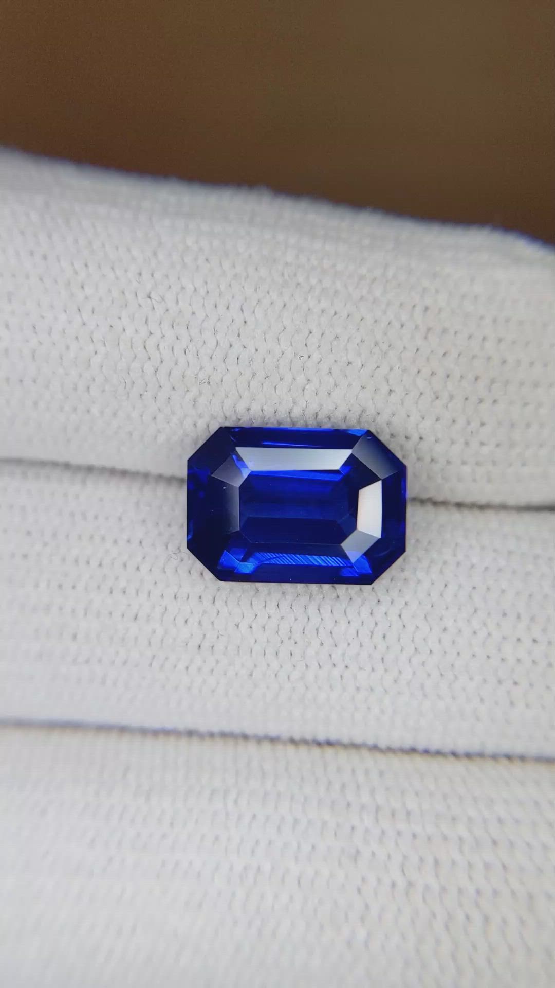 5.03 Ct. Blue Sapphire from Ceylon (Sri Lanka) Size Video