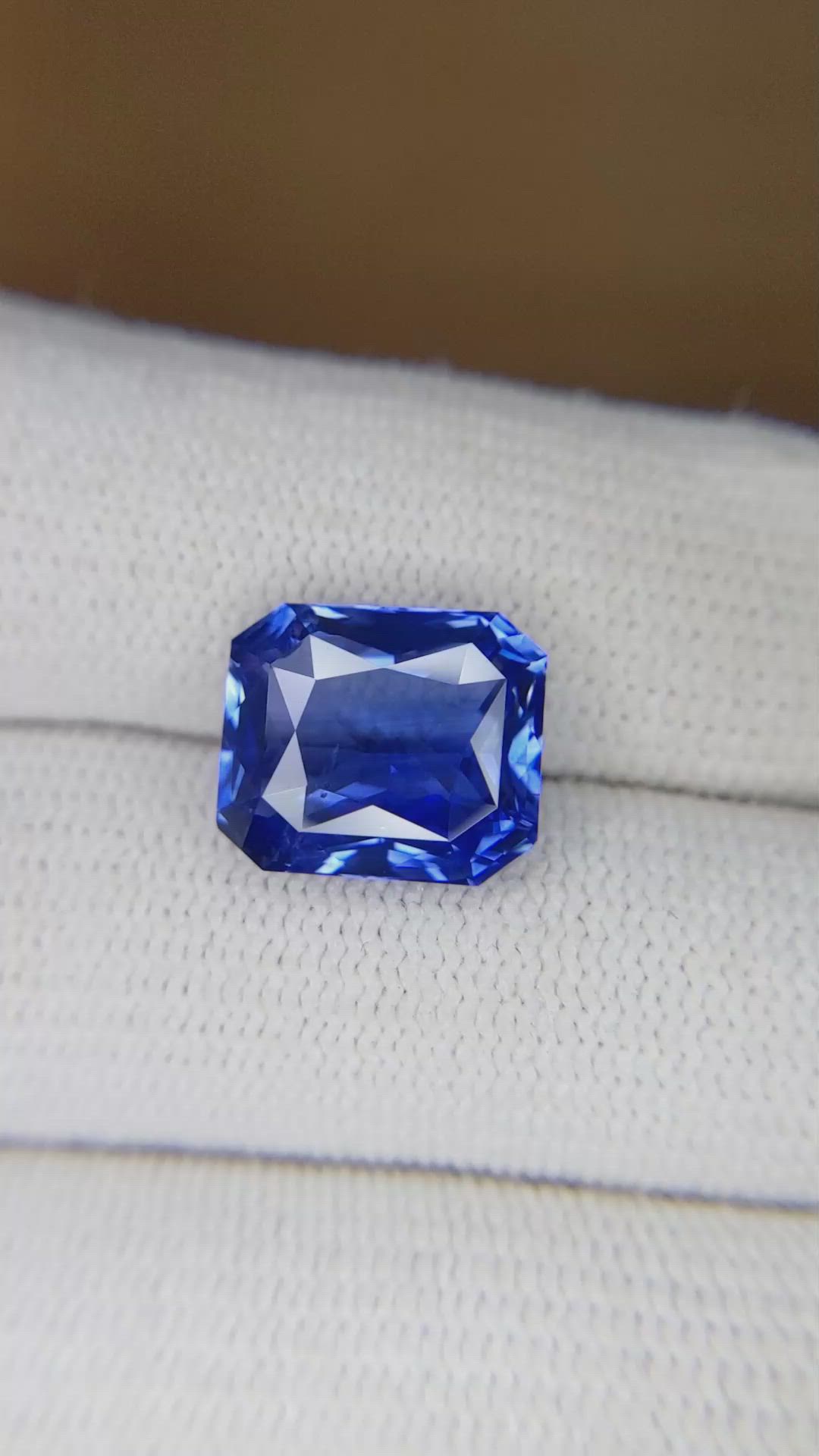 7.54 Ct. Blue Sapphire from Ceylon (Sri Lanka) Size Video