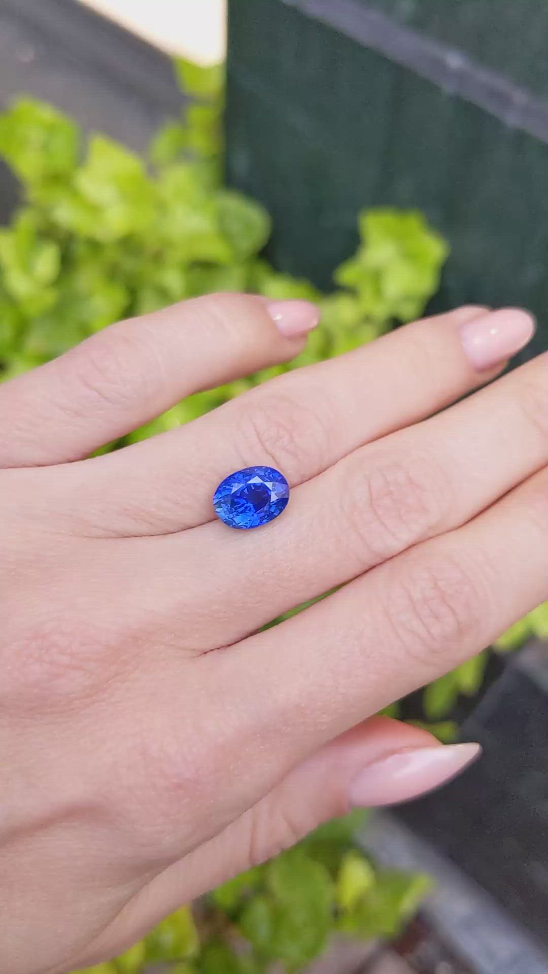 4.00 Ct. Blue Sapphire from Ceylon (Sri Lanka) Size Video