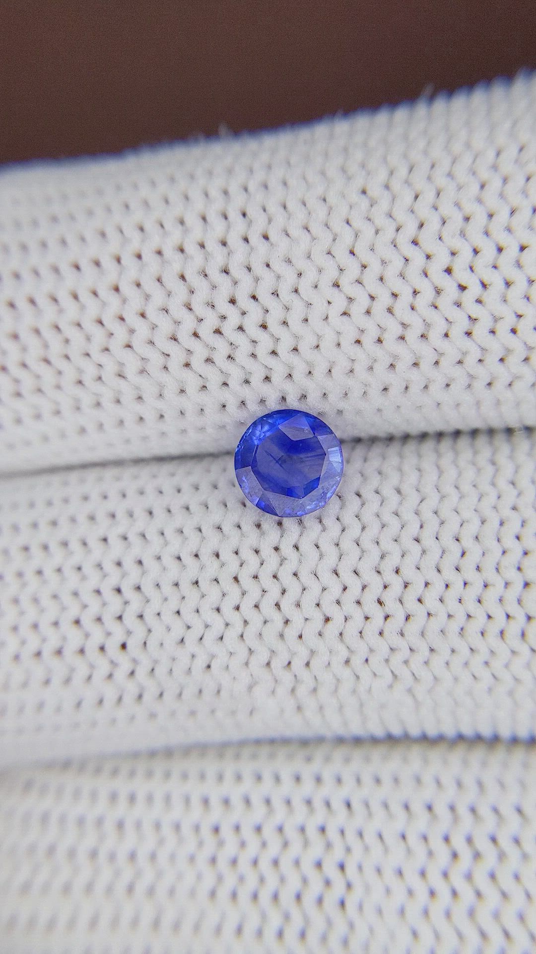 0.90 Ct. Blue Sapphire from Ceylon (Sri Lanka) Size Video