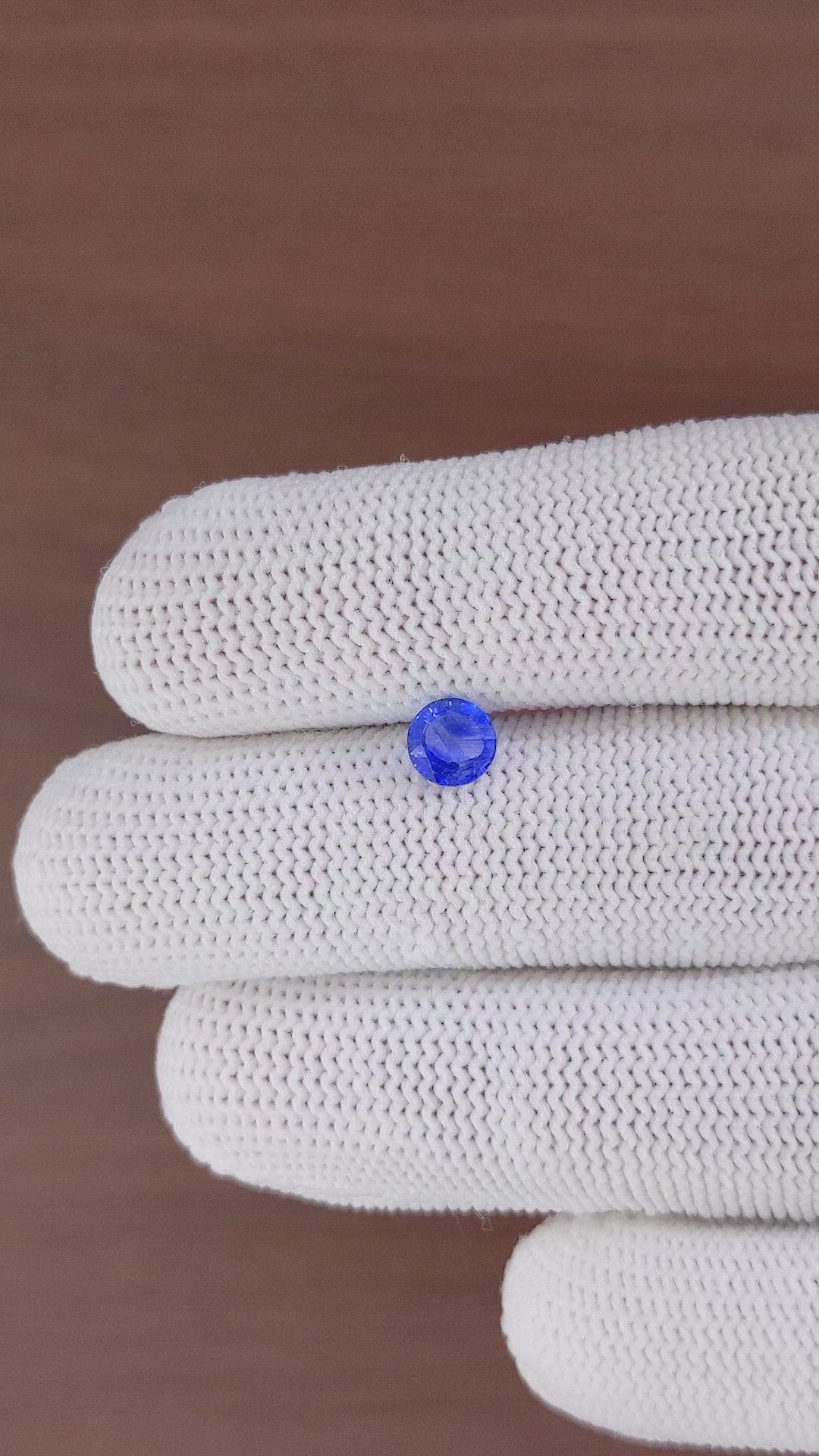 0.90 Ct. Blue Sapphire from Ceylon (Sri Lanka) Size Video