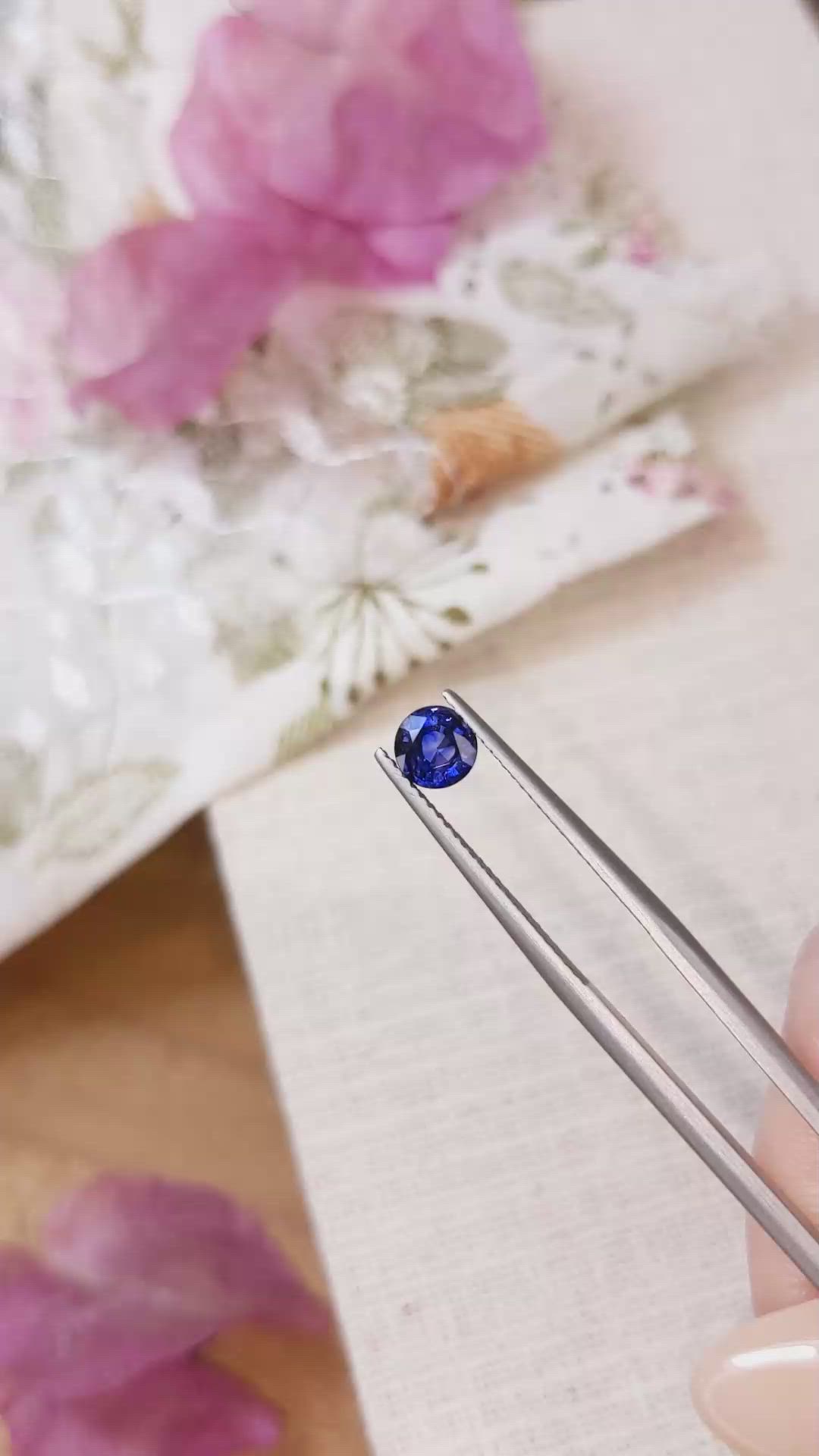1.00 Ct. Blue Sapphire from Ceylon (Sri Lanka) Size Video