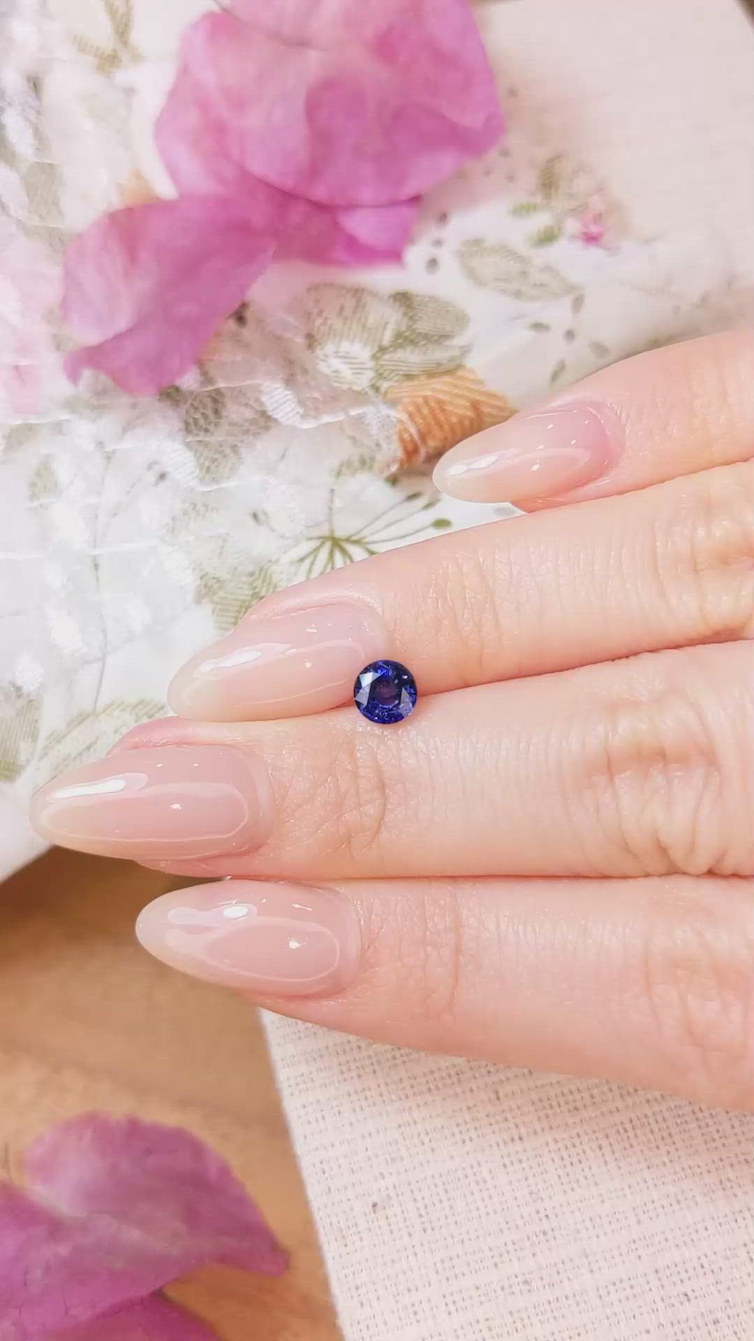 1.00 Ct. Blue Sapphire from Ceylon (Sri Lanka) Size Video