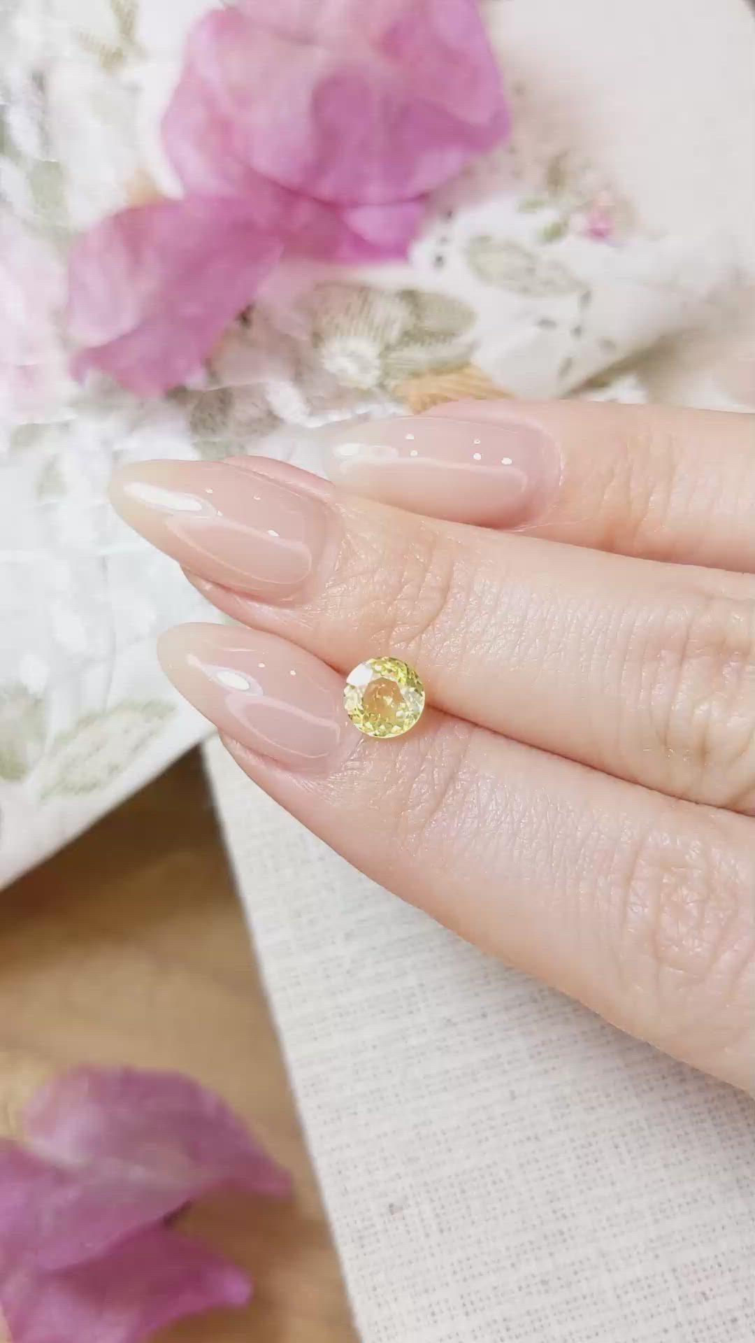 1.08 Ct. Yellow Sapphire from Ceylon (Sri Lanka) Size Video