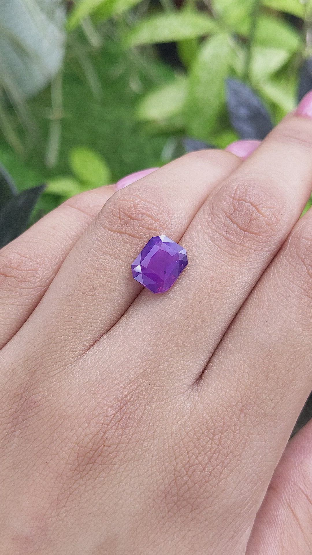 4.05 Ct. Pinkish Purple Sapphire from Ceylon (Sri Lanka) Size Video