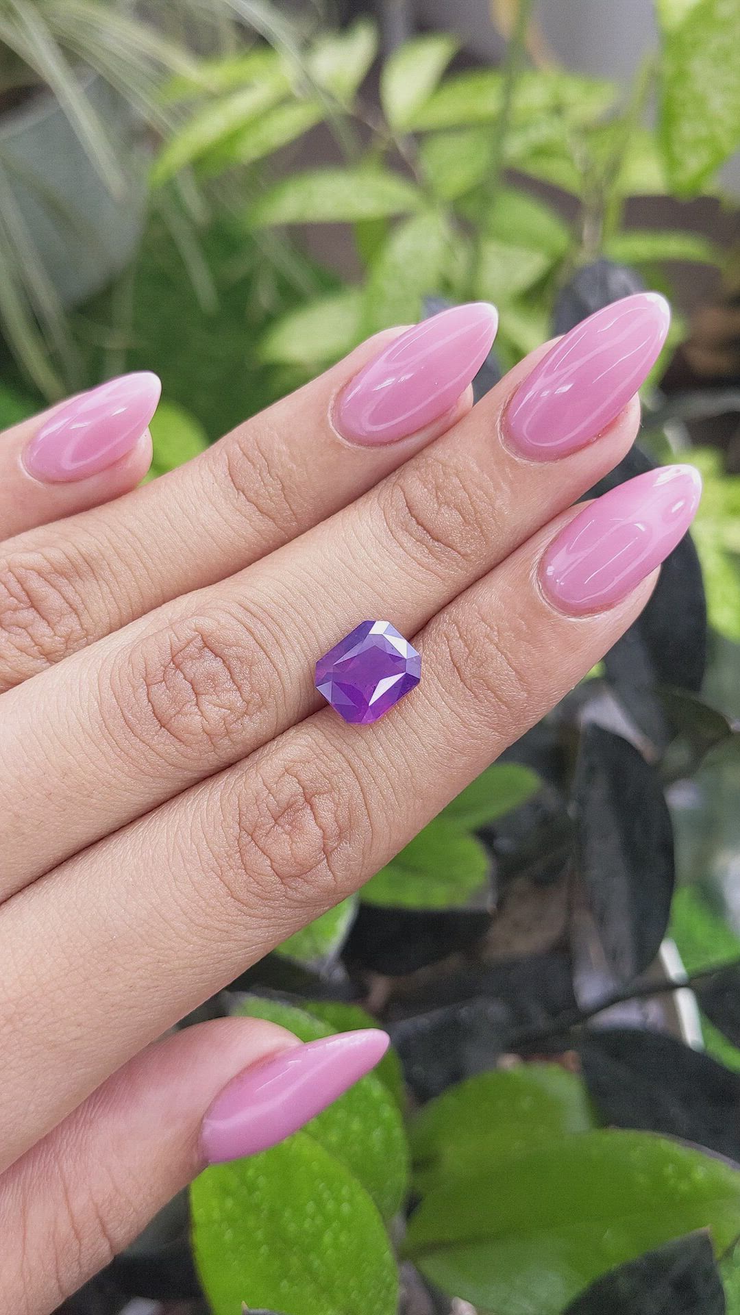 4.05 Ct. Pinkish Purple Sapphire from Ceylon (Sri Lanka) Size Video
