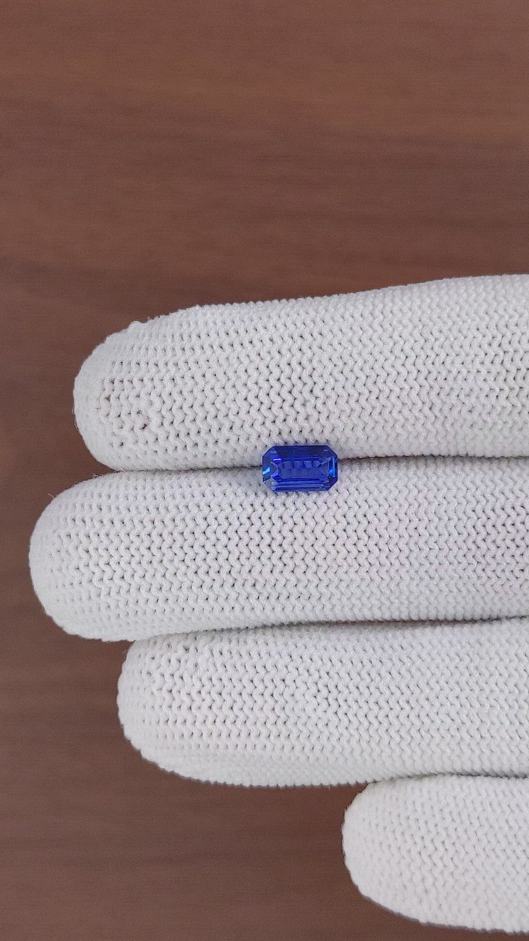 1.05 Ct. Blue Sapphire from Ceylon (Sri Lanka) Size Video