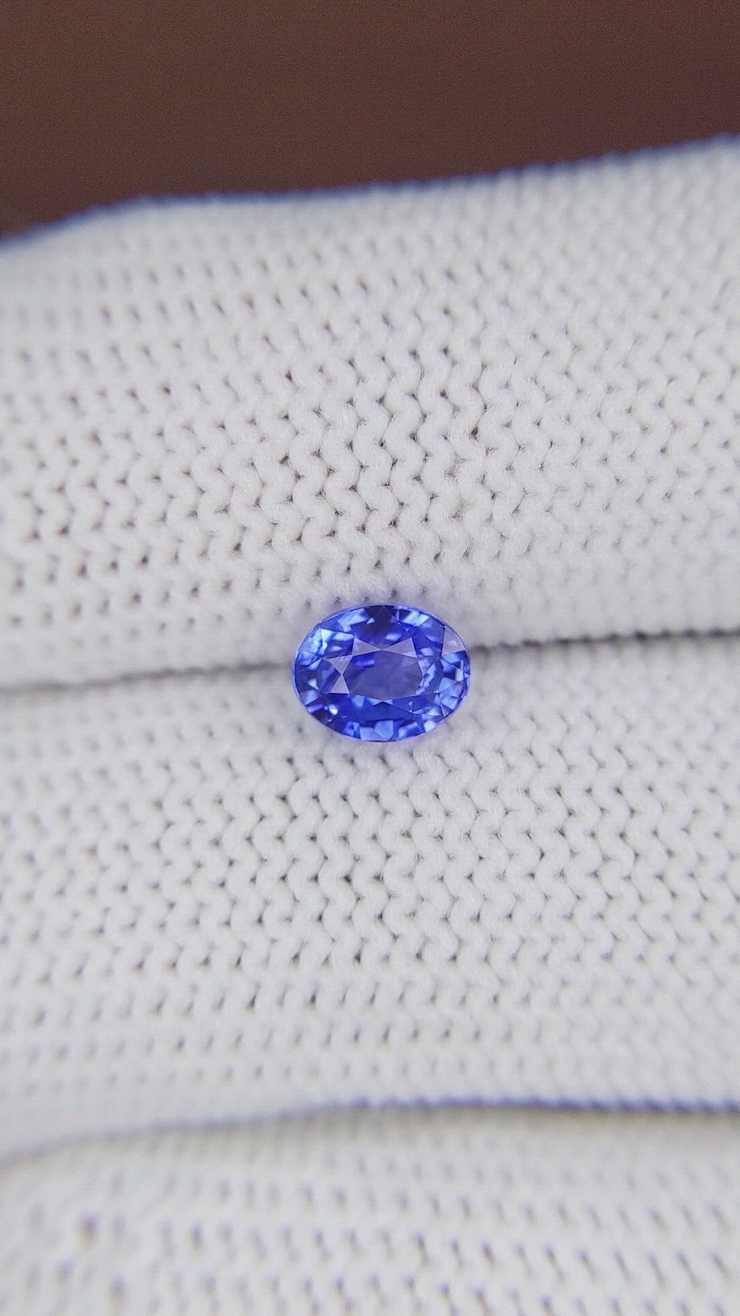 1.05 Ct. Blue Sapphire from Ceylon (Sri Lanka) Size Video