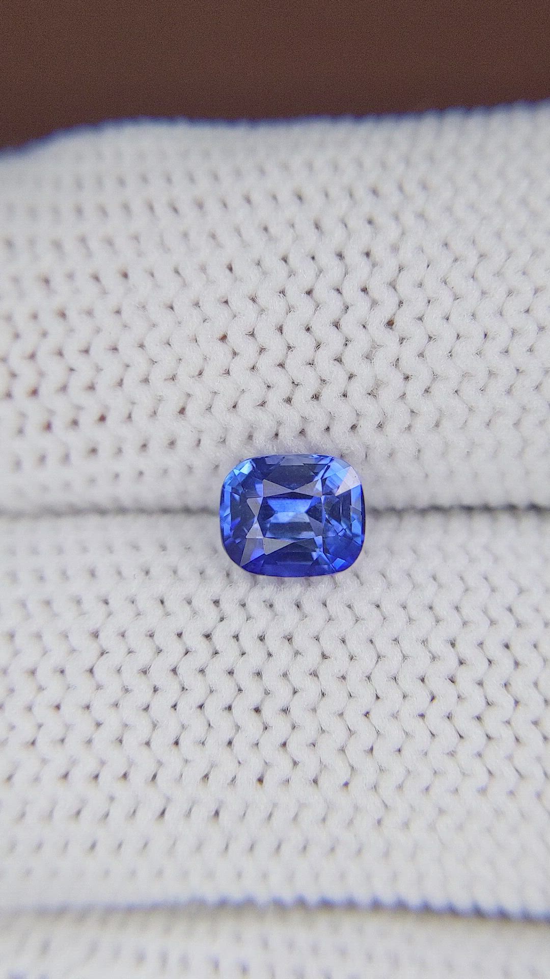 1.03 Ct. Blue Sapphire from Ceylon (Sri Lanka) Size Video