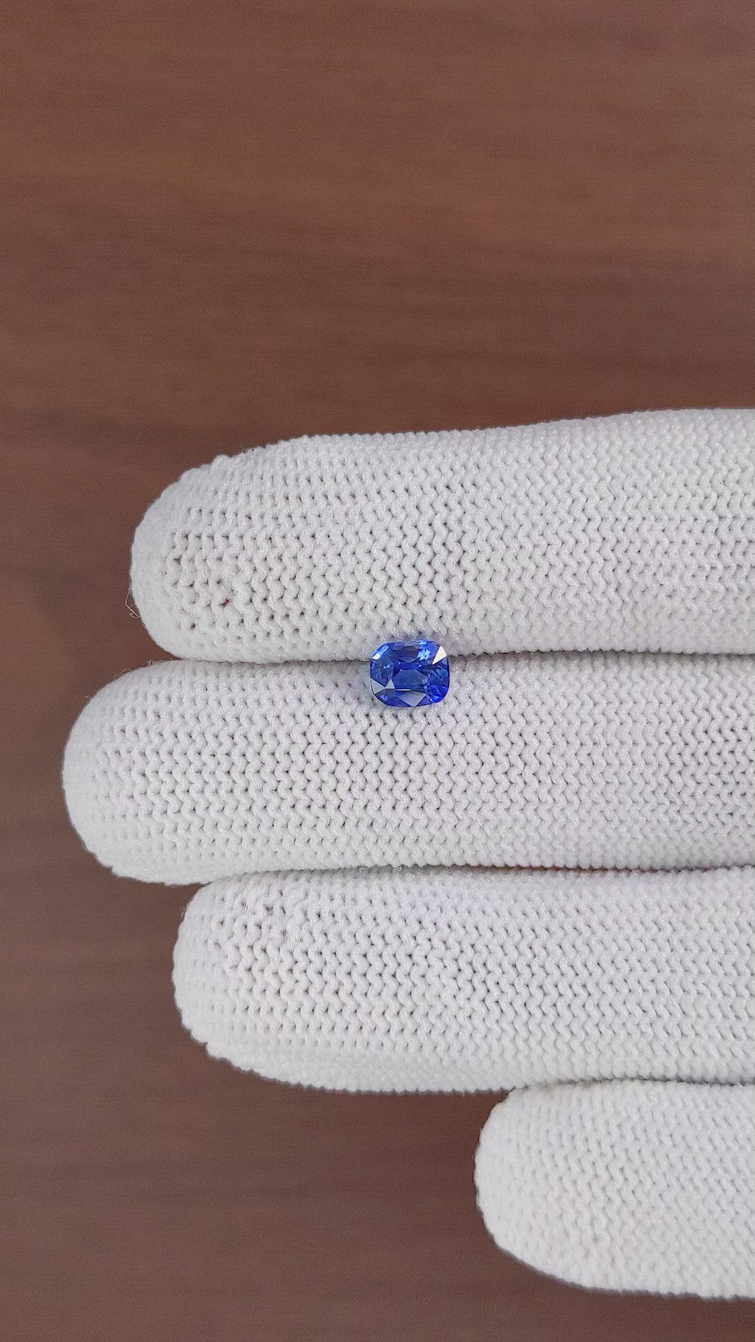 1.03 Ct. Blue Sapphire from Ceylon (Sri Lanka) Size Video