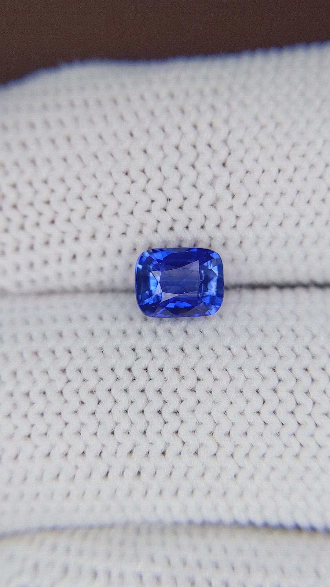 1.07 Ct. Blue Sapphire from Ceylon (Sri Lanka) Size Video