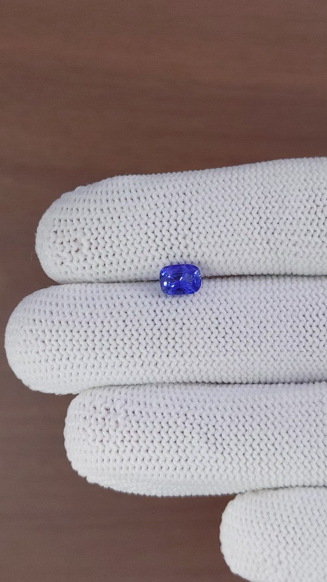 1.00 Ct. Blue Sapphire from Ceylon (Sri Lanka) Size Video