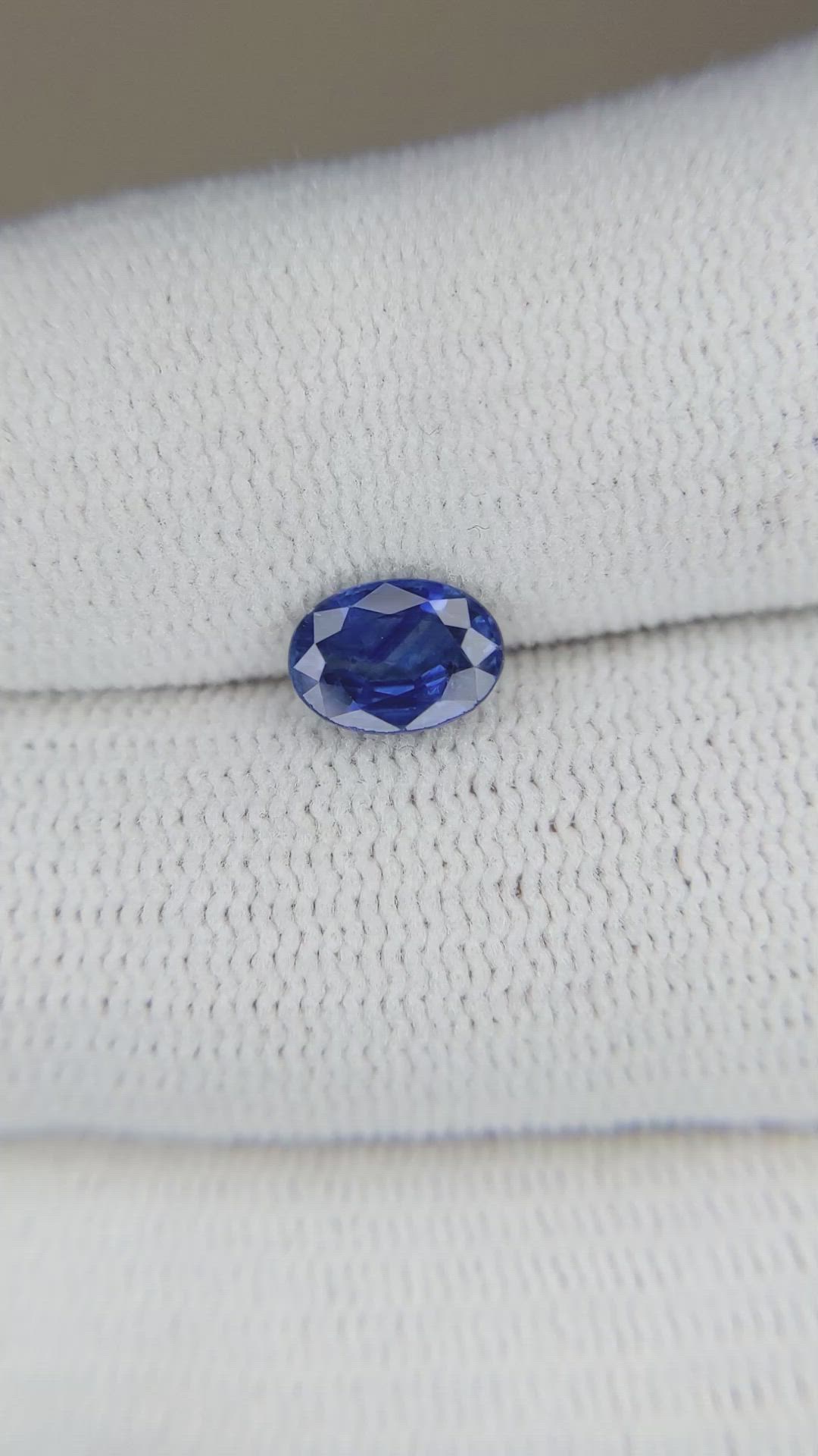 1.25 Ct. Blue Sapphire from Ceylon (Sri Lanka) Size Video