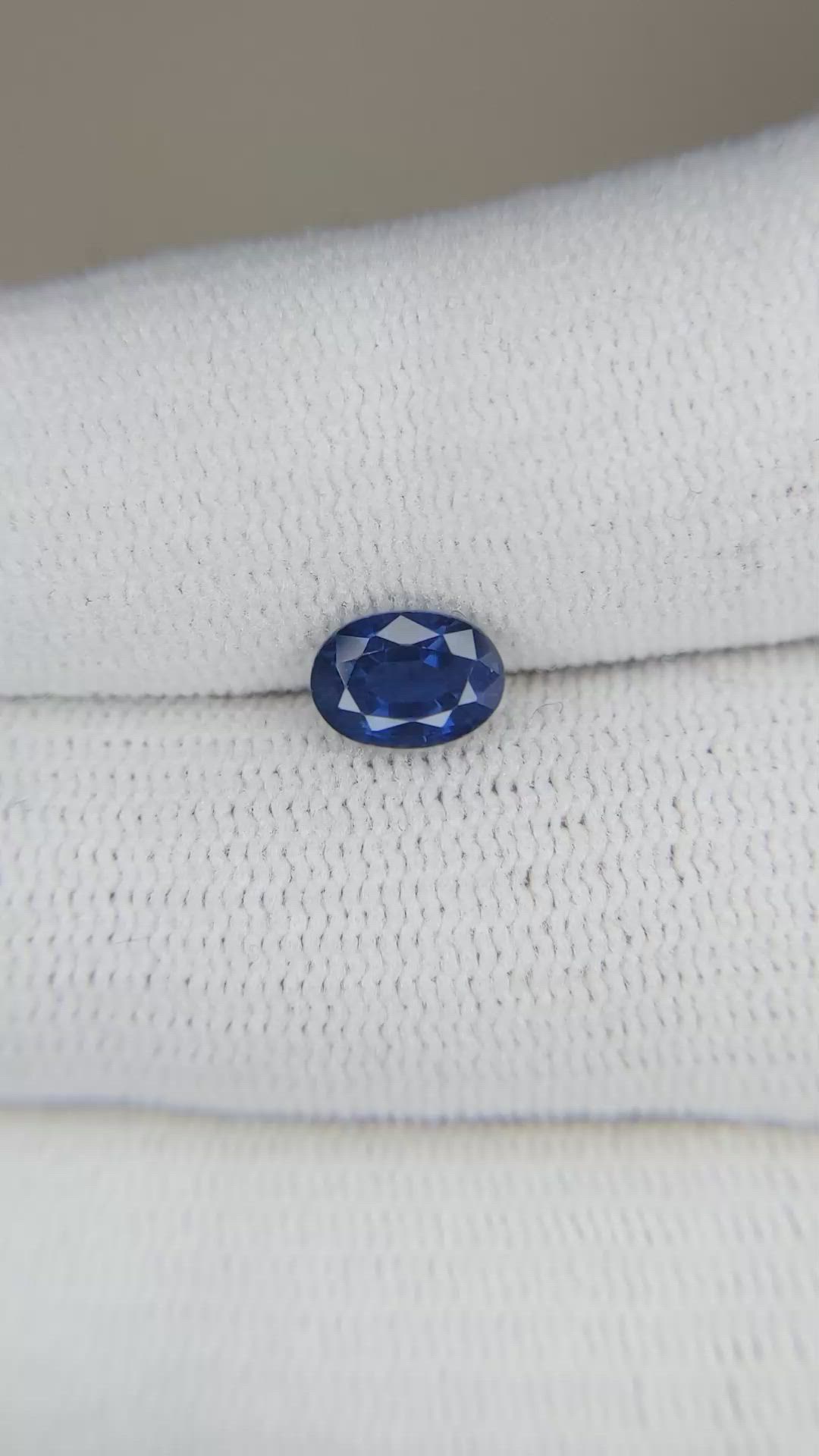 1.27 Ct. Blue Sapphire from Ceylon (Sri Lanka) Size Video