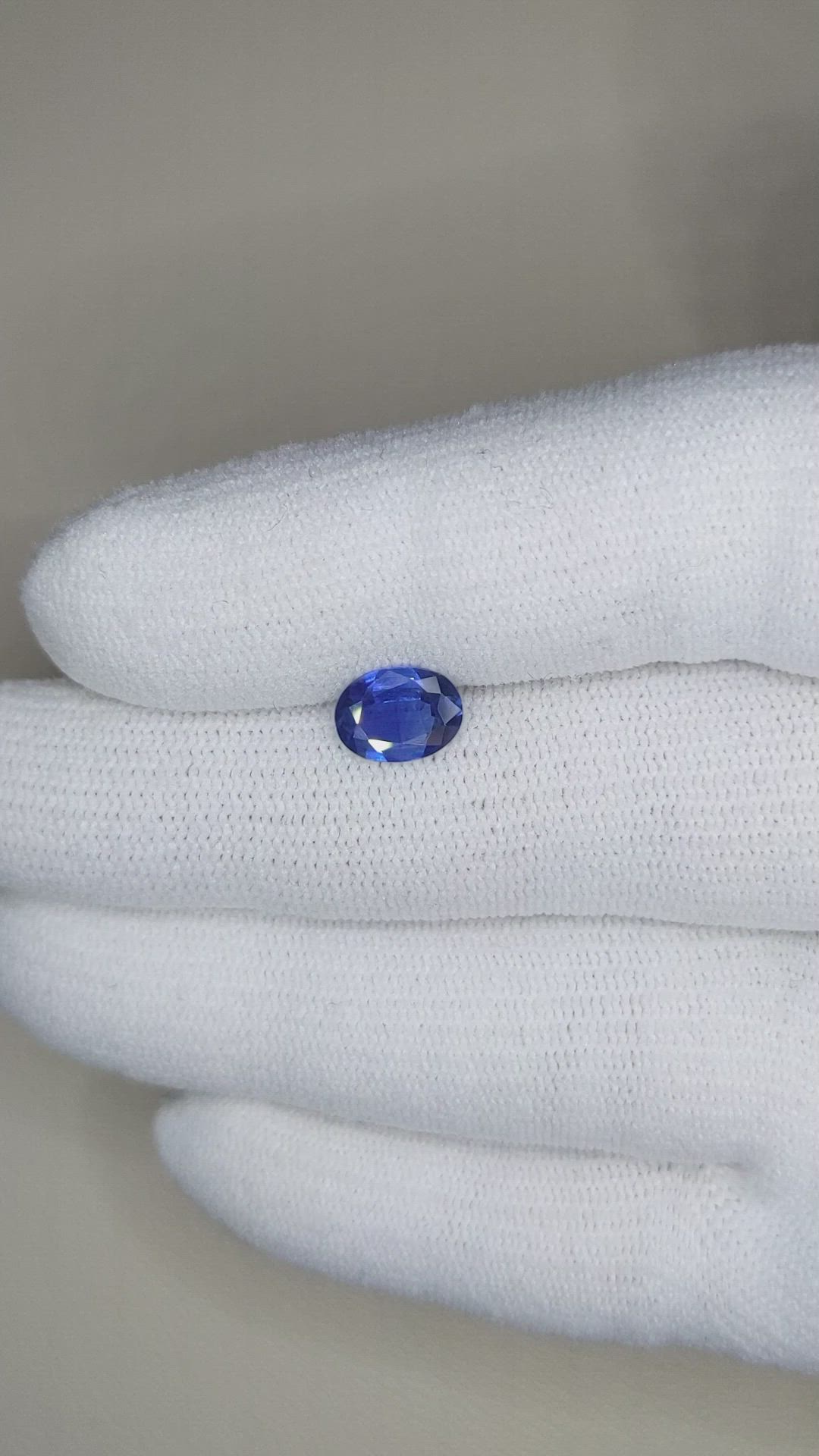 1.27 Ct. Blue Sapphire from Ceylon (Sri Lanka) Size Video