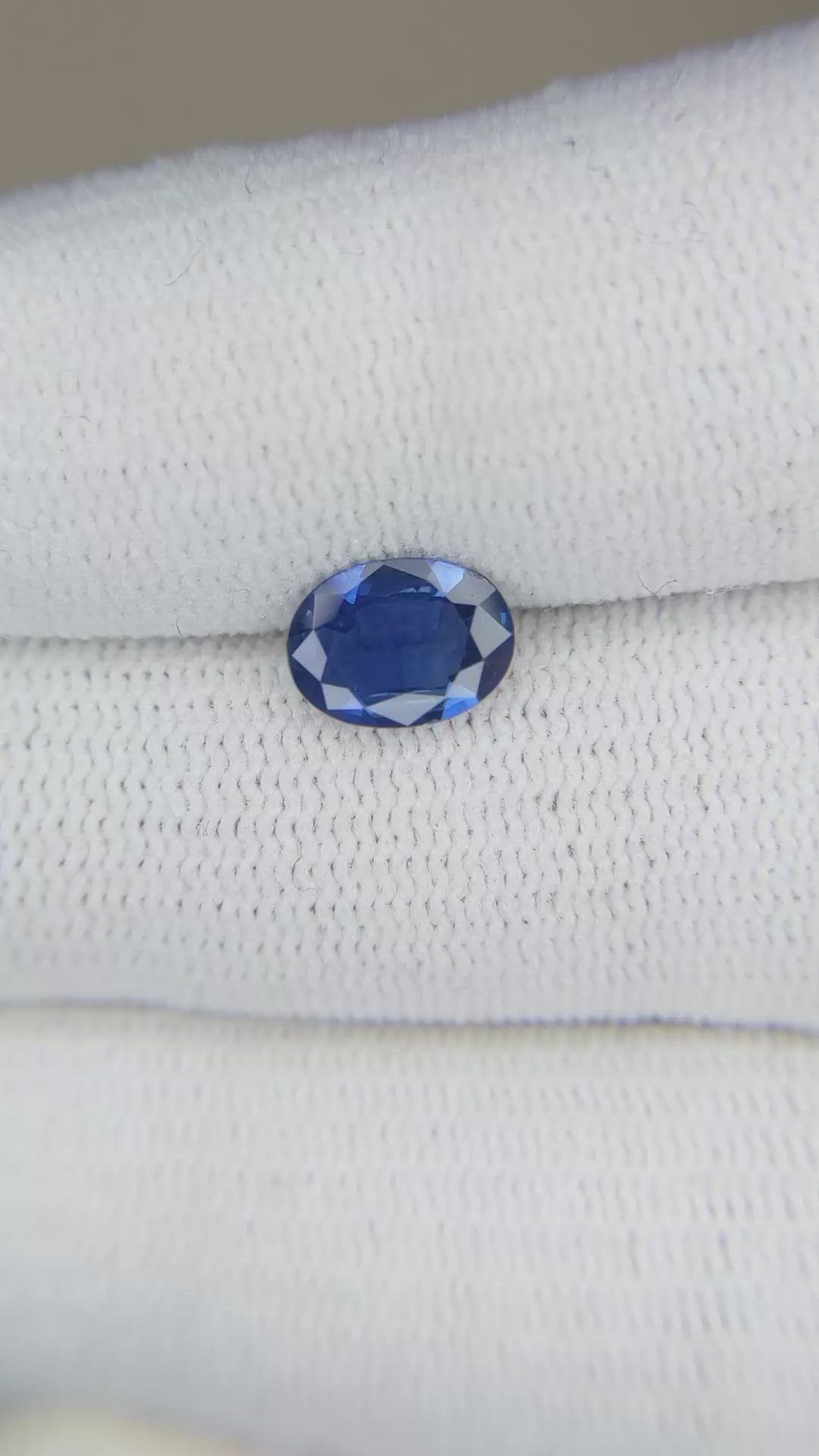 1.27 Ct. Blue Sapphire from Ceylon (Sri Lanka) Size Video