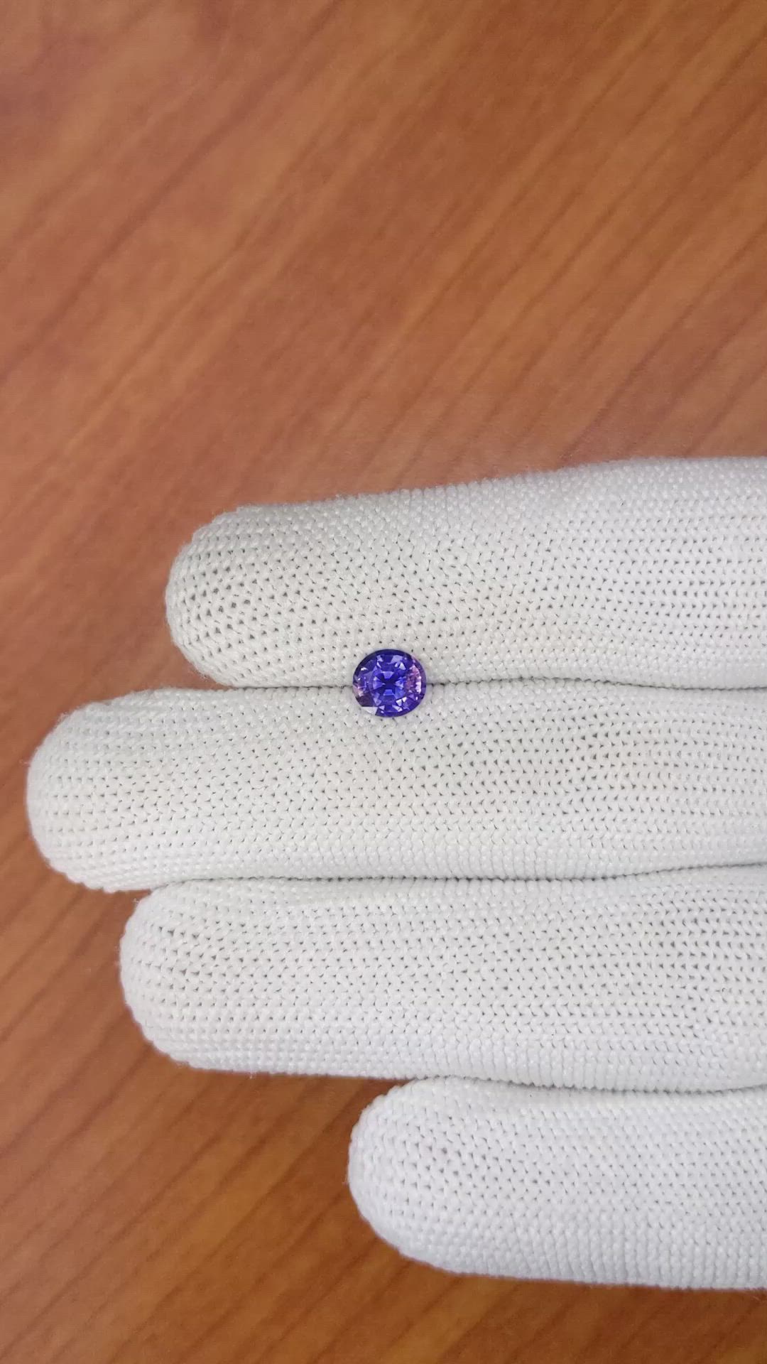 0.83 Ct. Bi Color Sapphire from Ceylon (Sri Lanka) Size Video