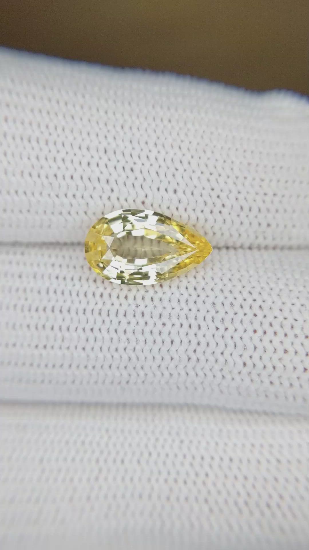 3.04 Ct. Yellow Sapphire from Ceylon (Sri Lanka) Size Video