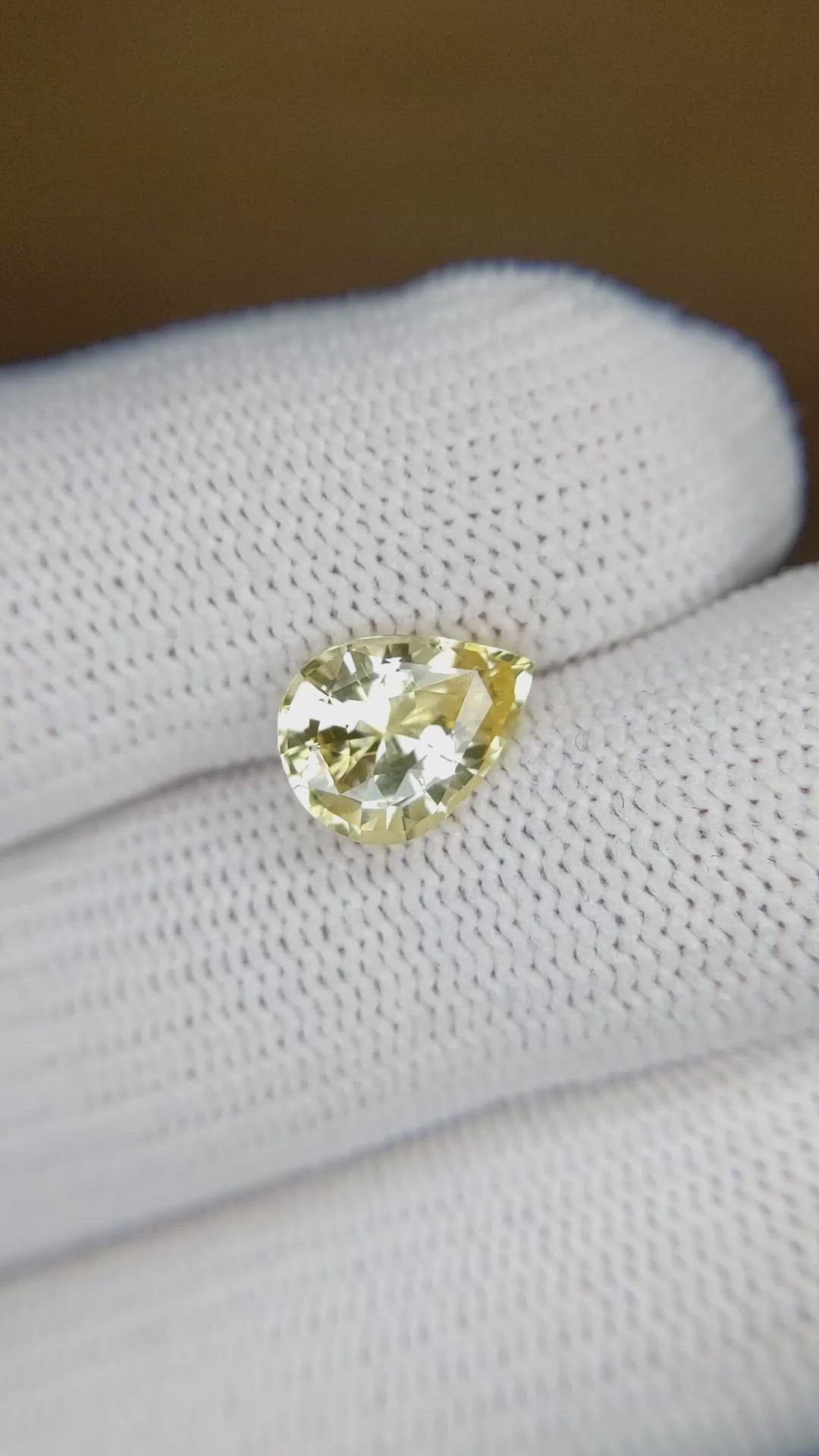3.21 Ct. Yellow Sapphire from Ceylon (Sri Lanka) Size Video