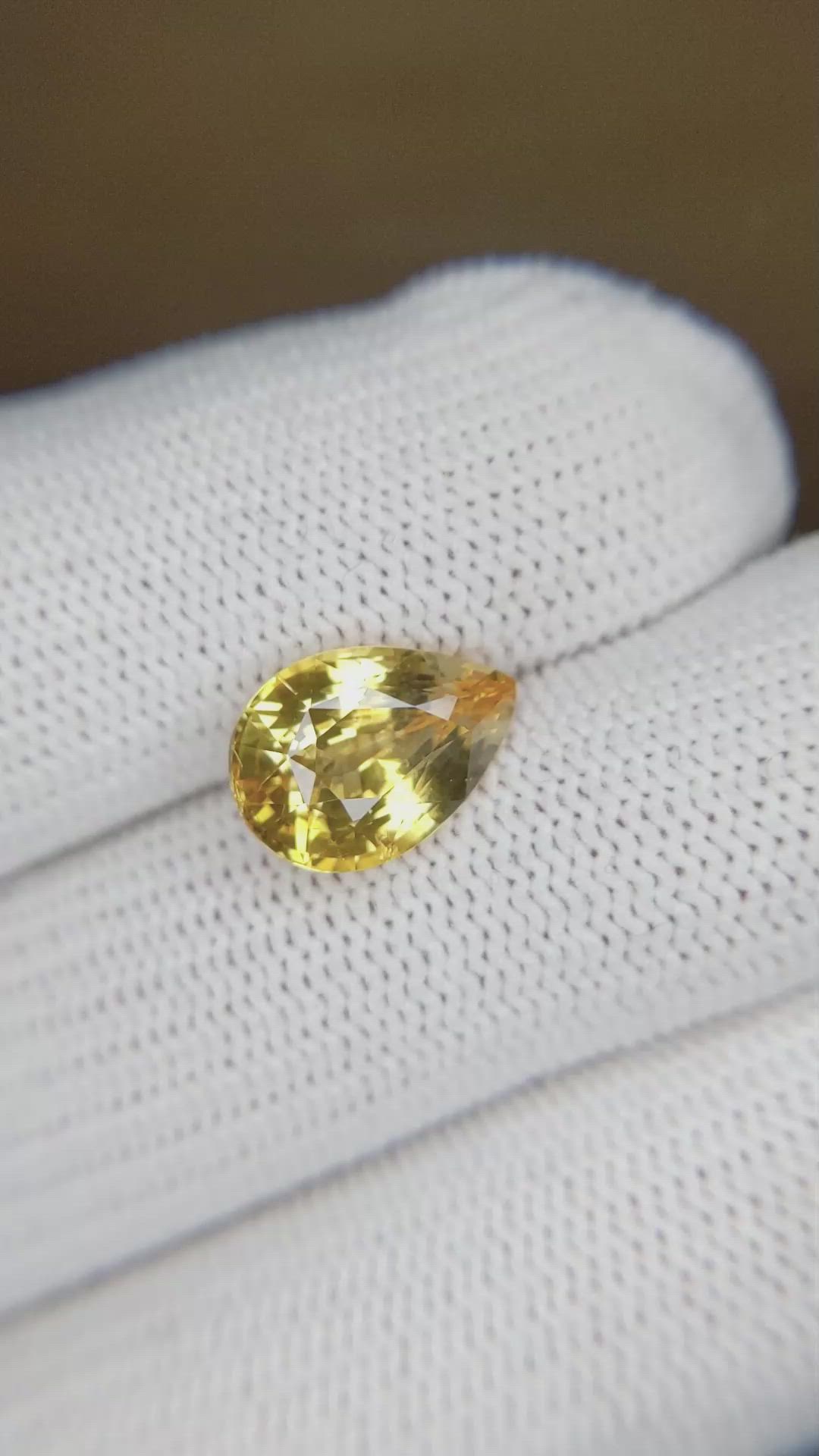 4.04 Ct. Yellow Sapphire from Ceylon (Sri Lanka) Size Video