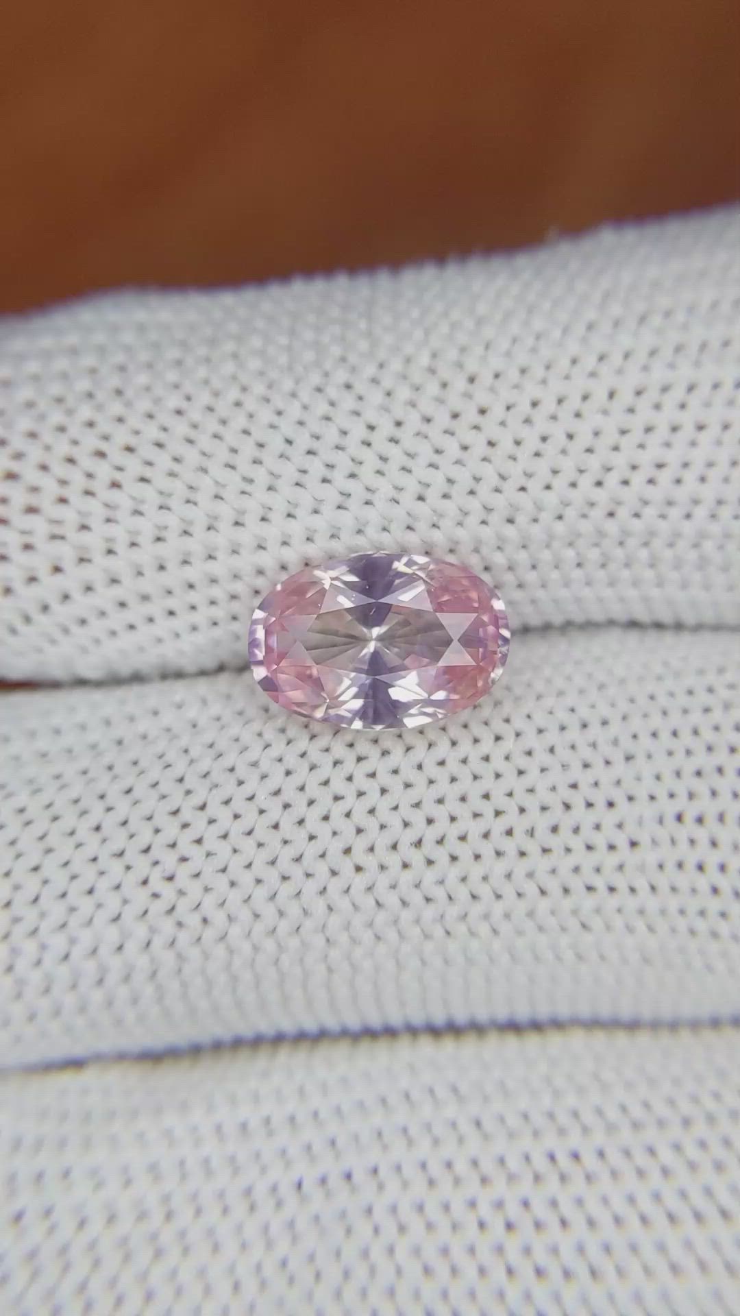 3.68 Ct. Padparadscha Sapphire from Ceylon (Sri Lanka) Size Video