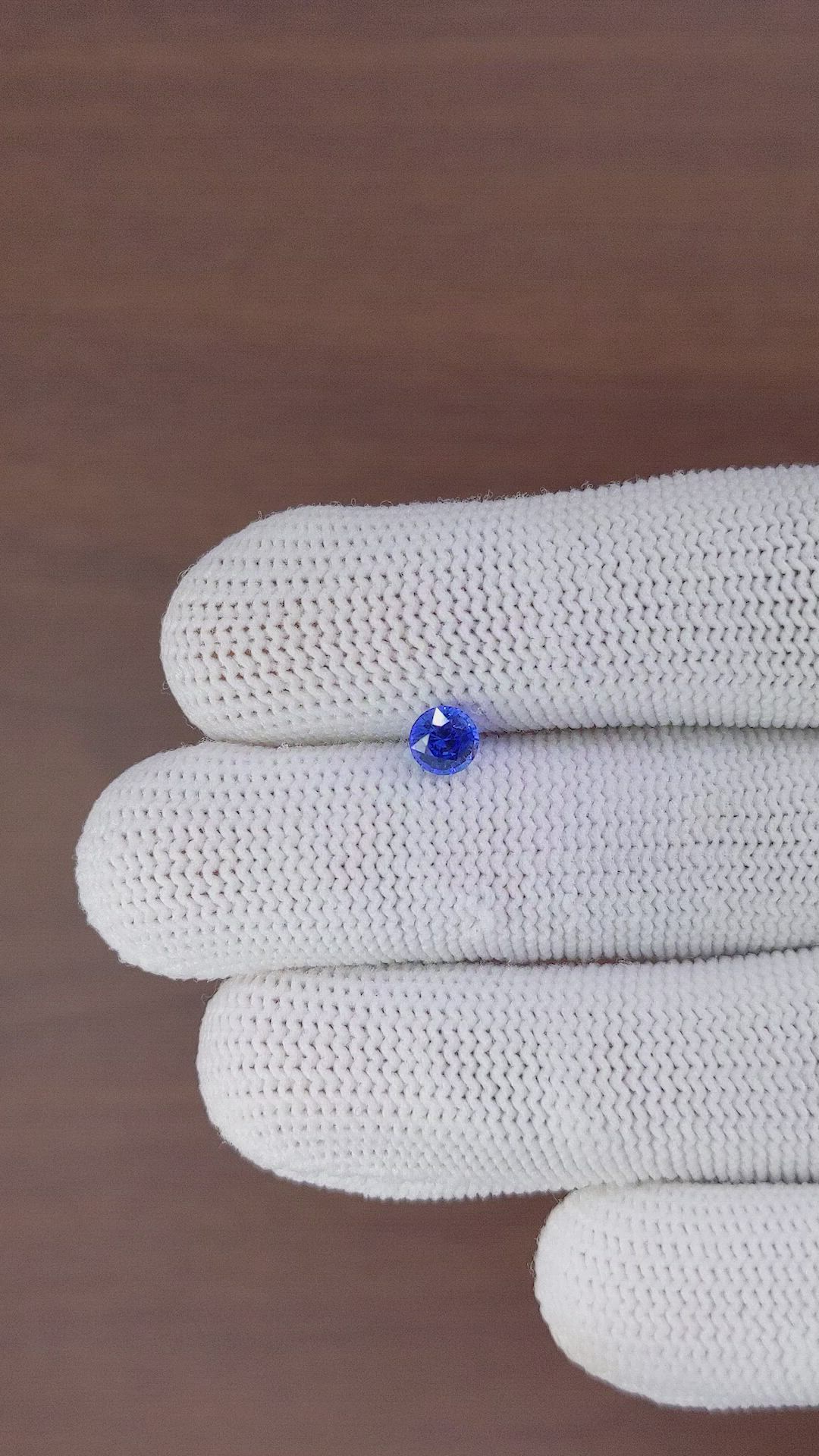 0.70 Ct. Blue Sapphire from Ceylon (Sri Lanka) Size Video