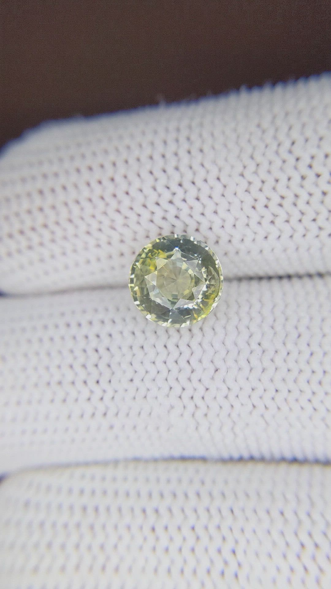 3.64 Ct. Bi Color Sapphire from Ceylon (Sri Lanka) Size Video