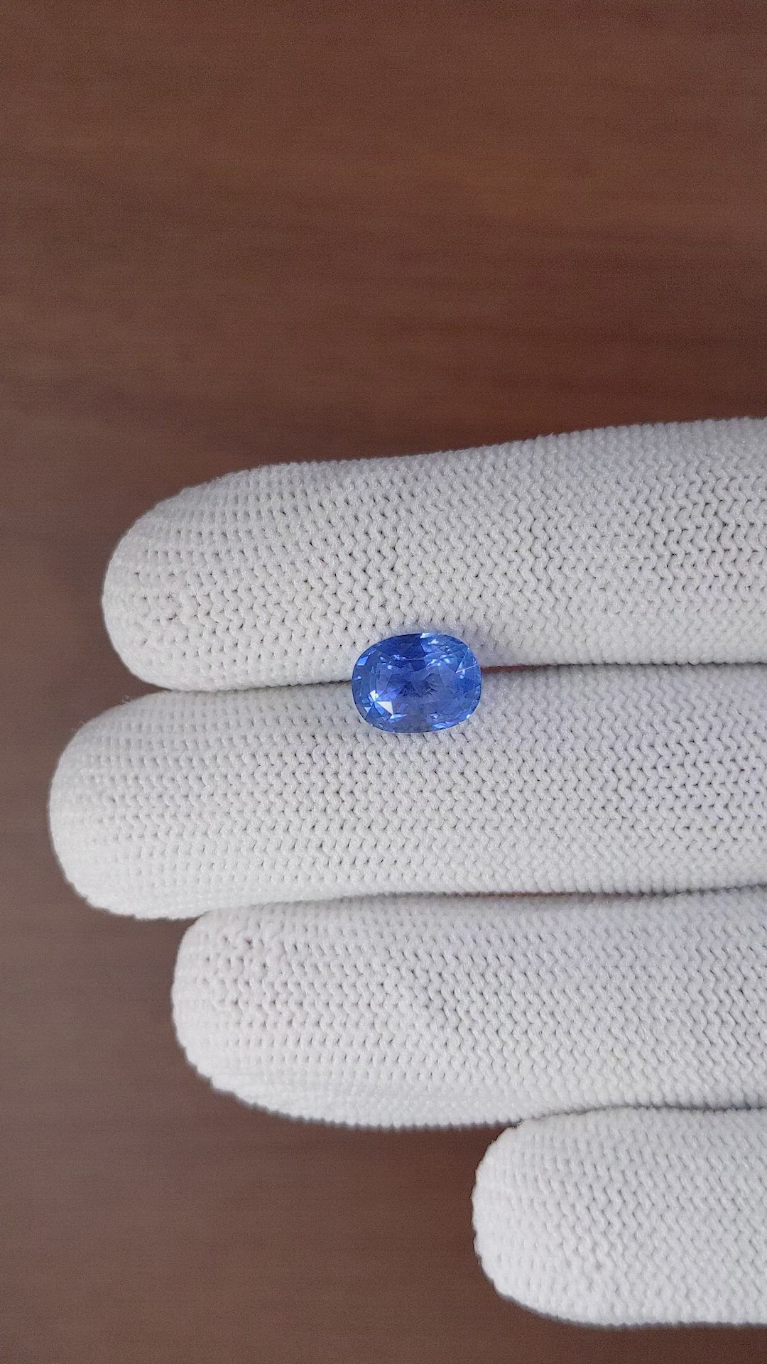 4.07 Ct. Blue Sapphire from Ceylon (Sri Lanka) Size Video