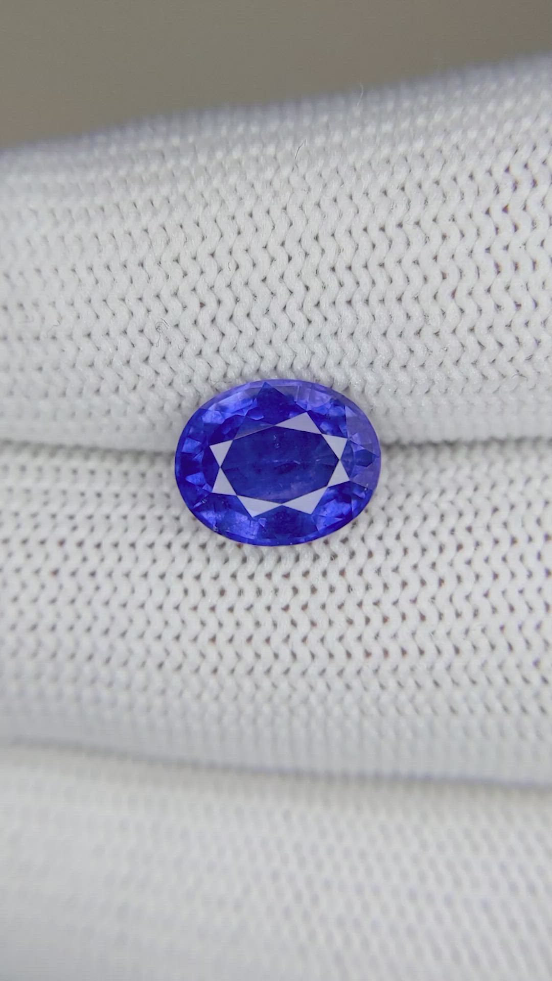 3.57 Ct. Blue Sapphire from Ceylon (Sri Lanka) Size Video