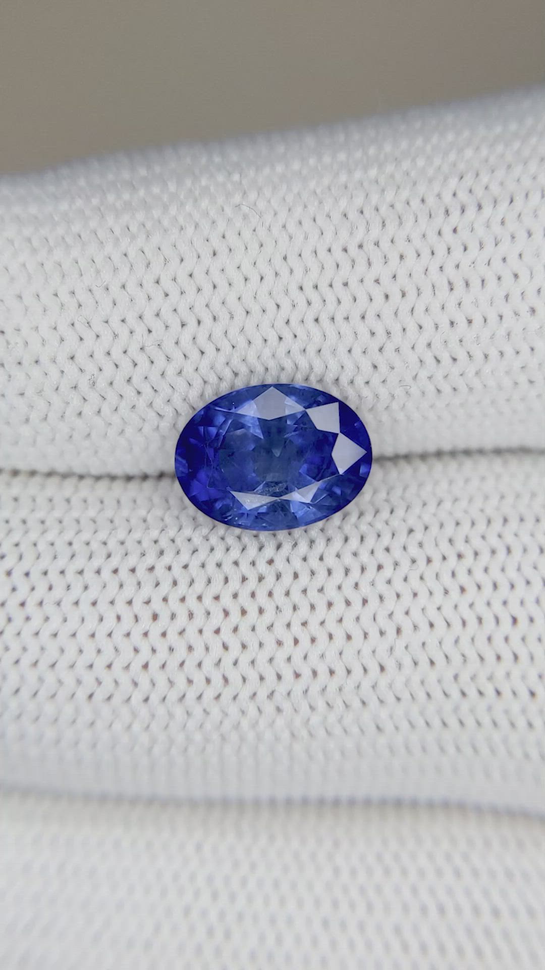 3.11 Ct. Blue Sapphire from Ceylon (Sri Lanka) Size Video