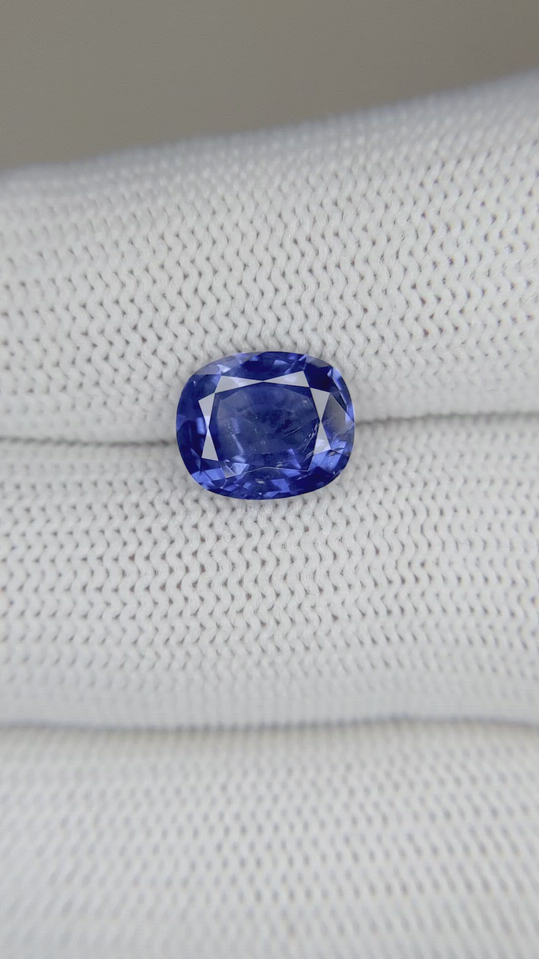 3.44 Ct. Blue Sapphire from Ceylon (Sri Lanka) Size Video