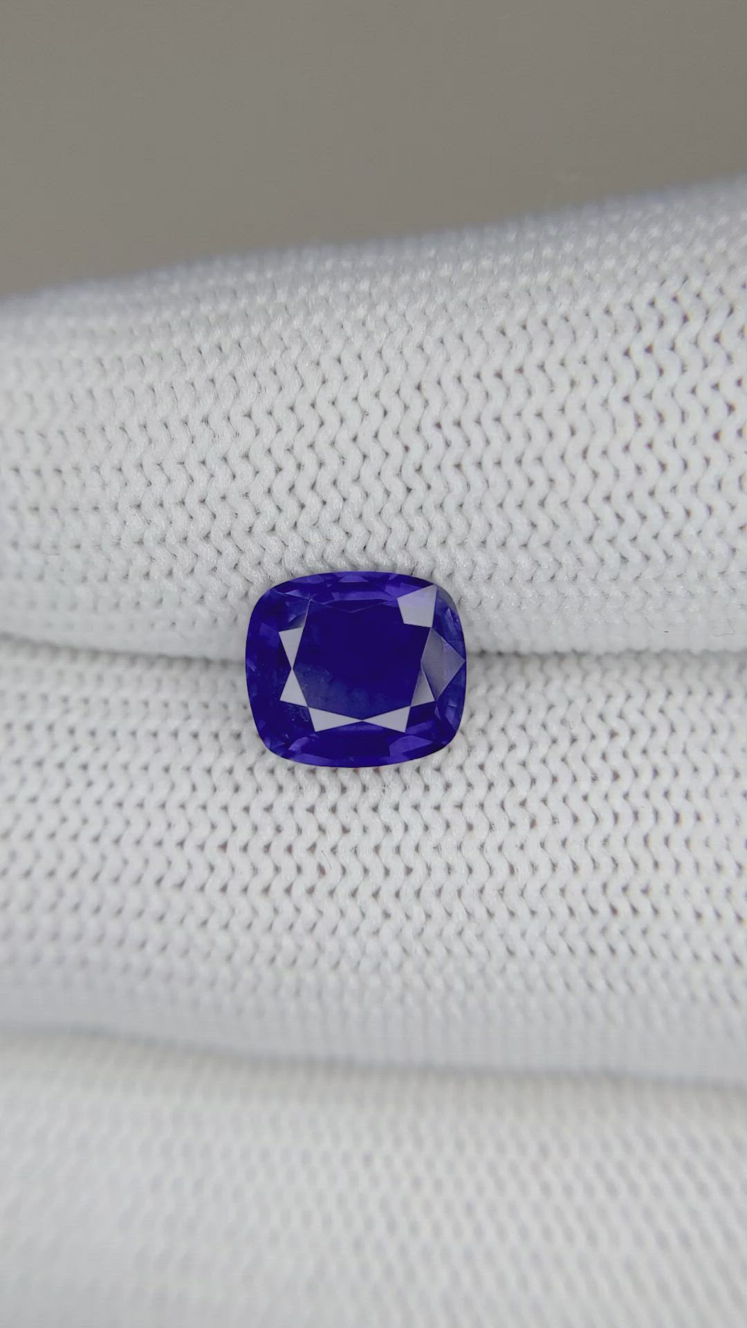 2.71 Ct. Blue Sapphire from Ceylon (Sri Lanka) Size Video