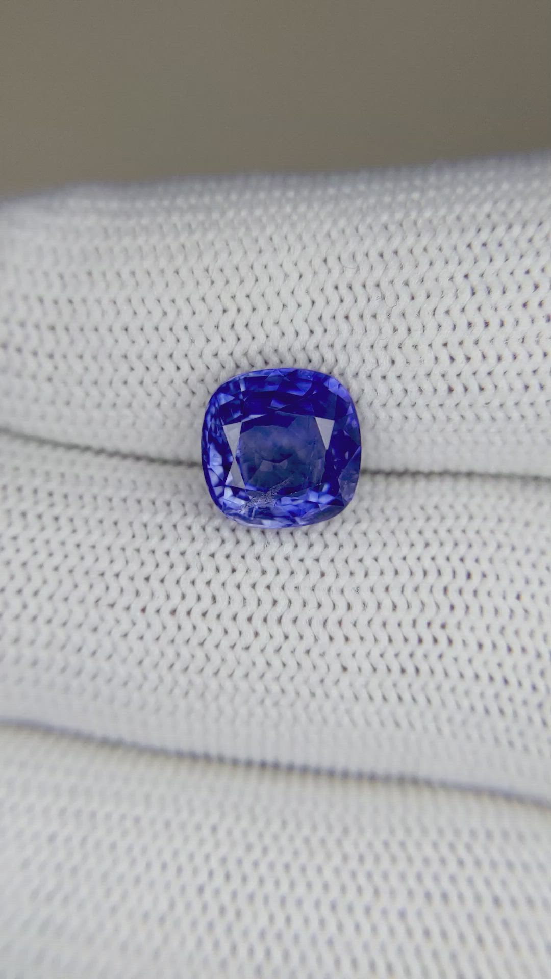 3.92 Ct. Blue Sapphire from Ceylon (Sri Lanka) Size Video