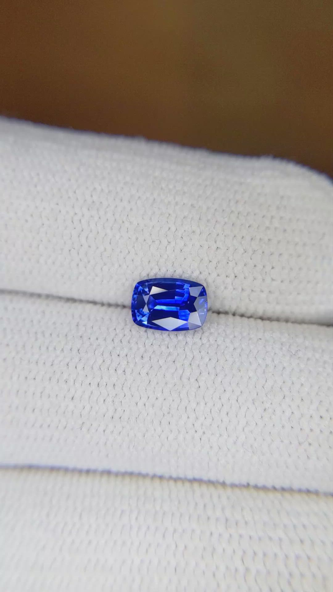 0.89 Ct. Blue Sapphire from Ceylon (Sri Lanka) Size Video
