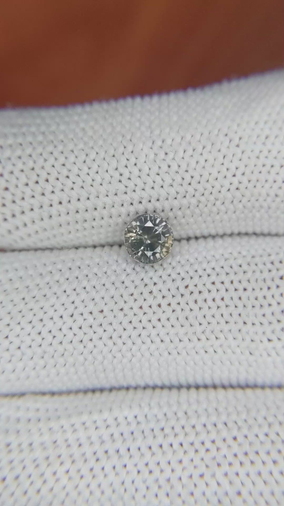 0.90 Ct. Bi Color Sapphire from Ceylon (Sri Lanka) Size Video