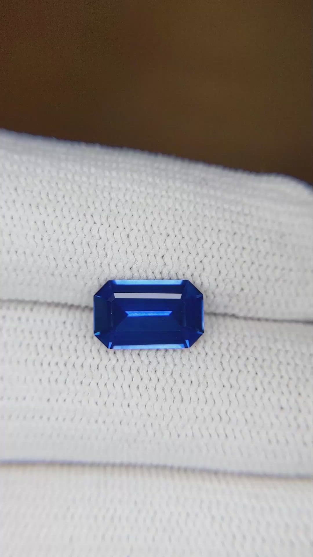 2.43 Ct. Blue Sapphire from Ceylon (Sri Lanka) Size Video