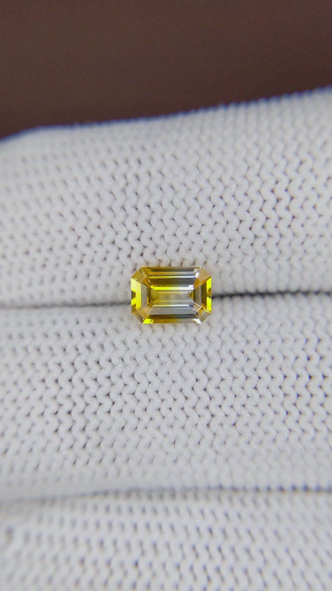 1.10 Ct. Bi Color Sapphire from Ceylon (Sri Lanka) Size Video