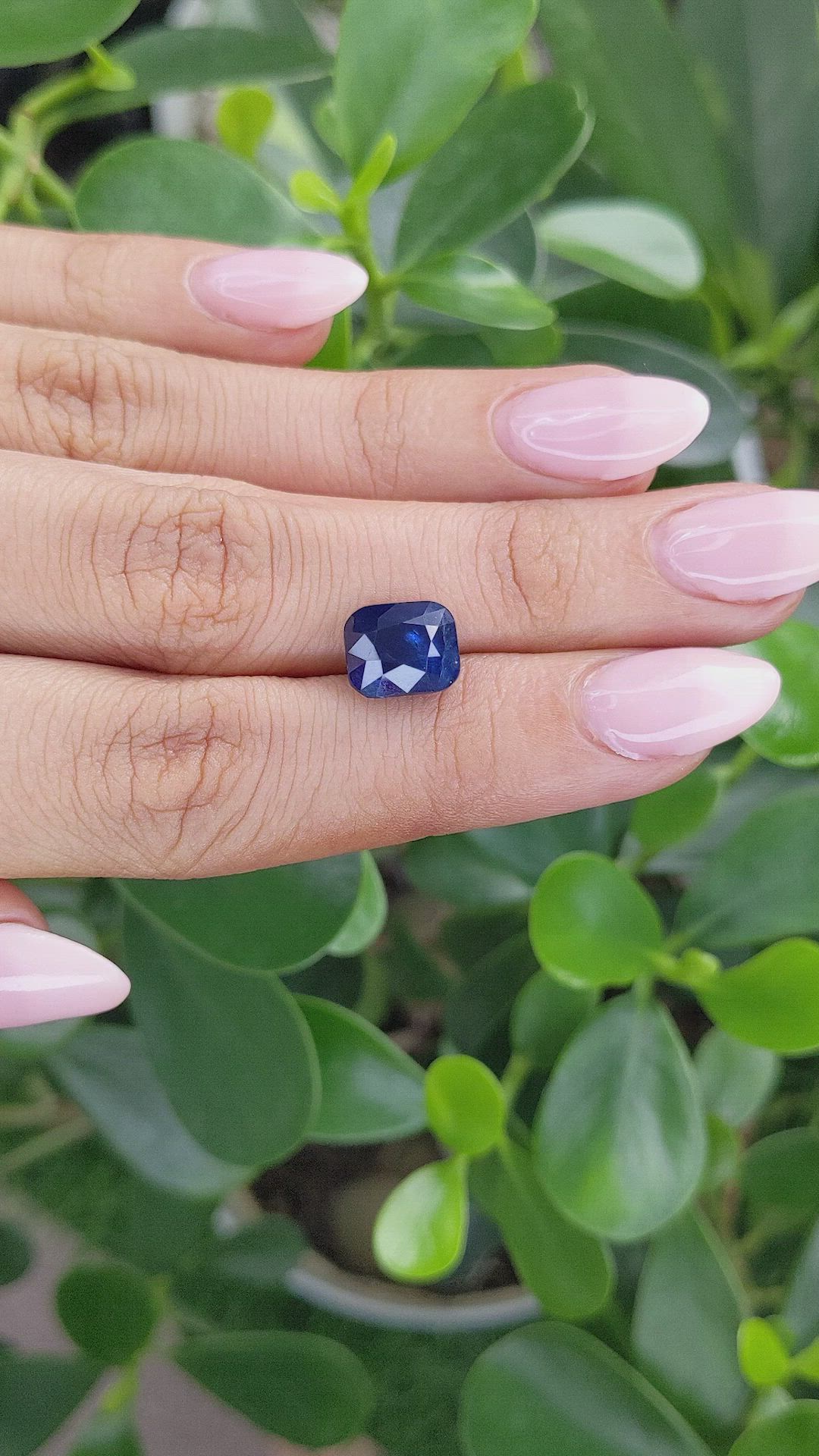 5.52 Ct. Blue Sapphire from Ceylon (Sri Lanka) Size Video