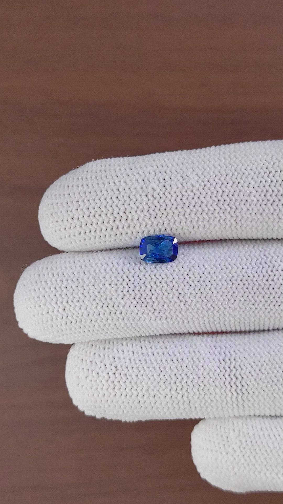 1.05 Ct. Blue Sapphire from Ceylon (Sri Lanka) Size Video