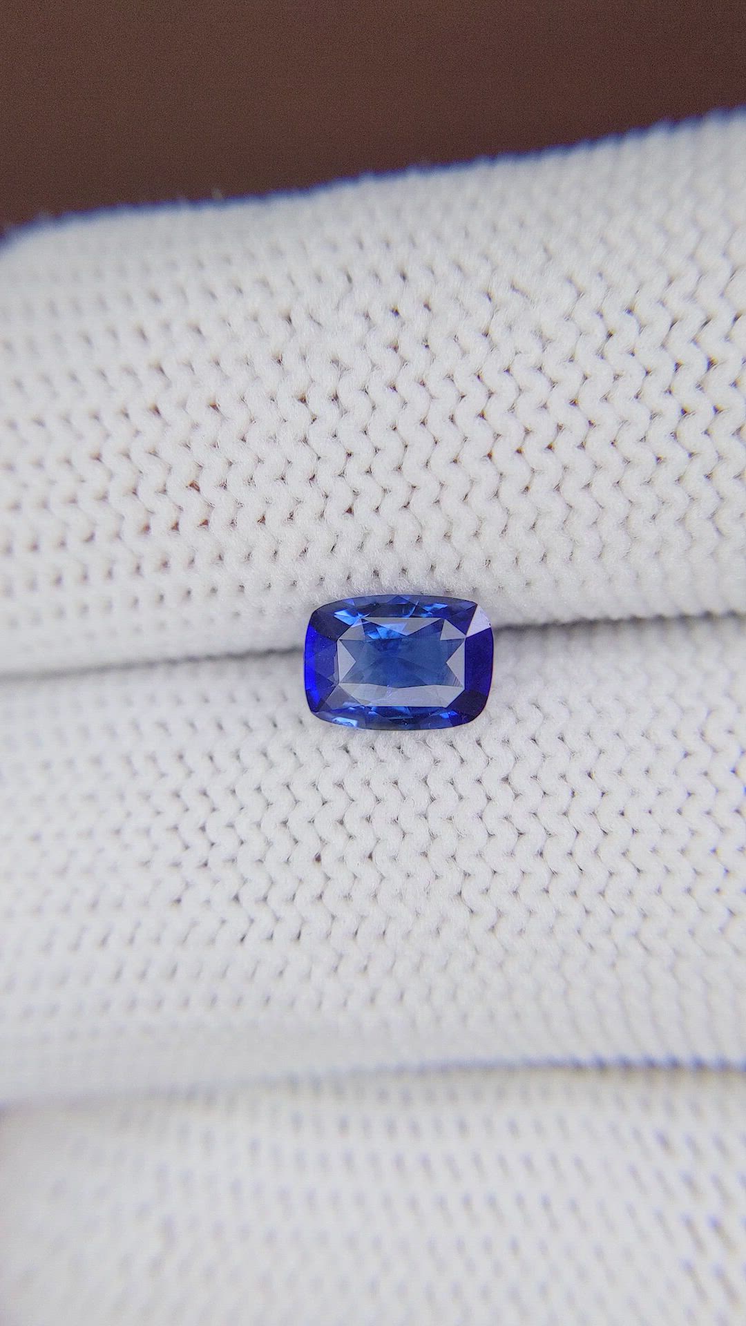 1.05 Ct. Blue Sapphire from Ceylon (Sri Lanka) Size Video