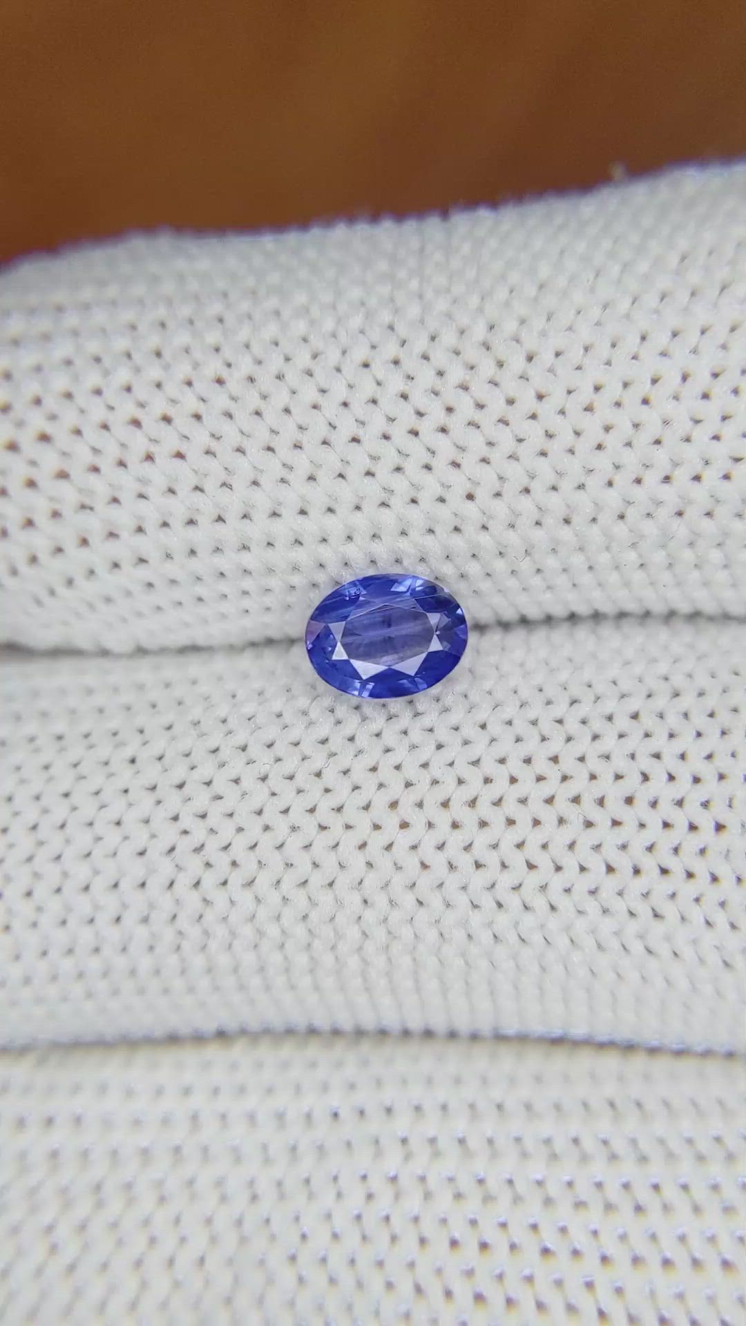 1.00 Ct. Blue Sapphire from Ceylon (Sri Lanka) Size Video