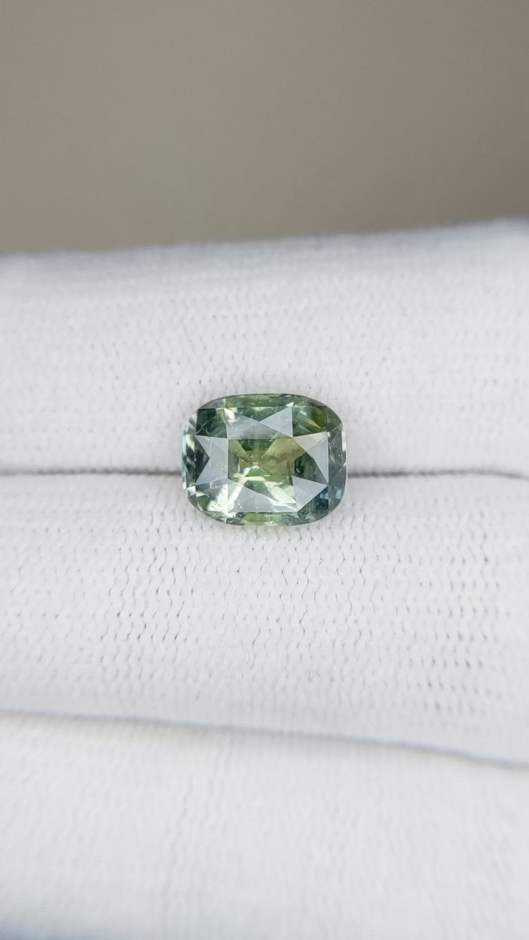 3.35 Ct. Yellowish Green Sapphire from Ceylon (Sri Lanka) Size Video