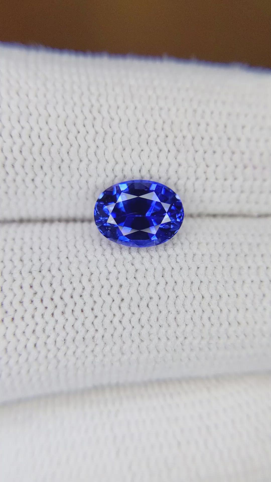 1.71 Ct. Blue Sapphire from Ceylon (Sri Lanka) Size Video