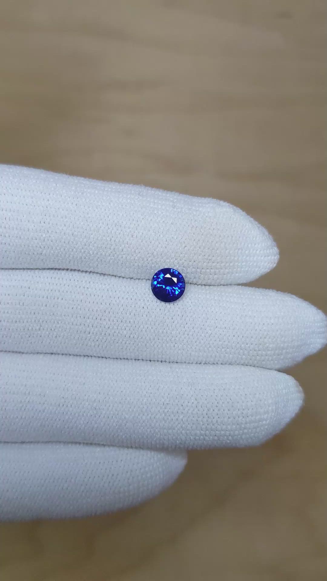 1.03 Ct. Blue Sapphire from Ceylon (Sri Lanka) Size Video