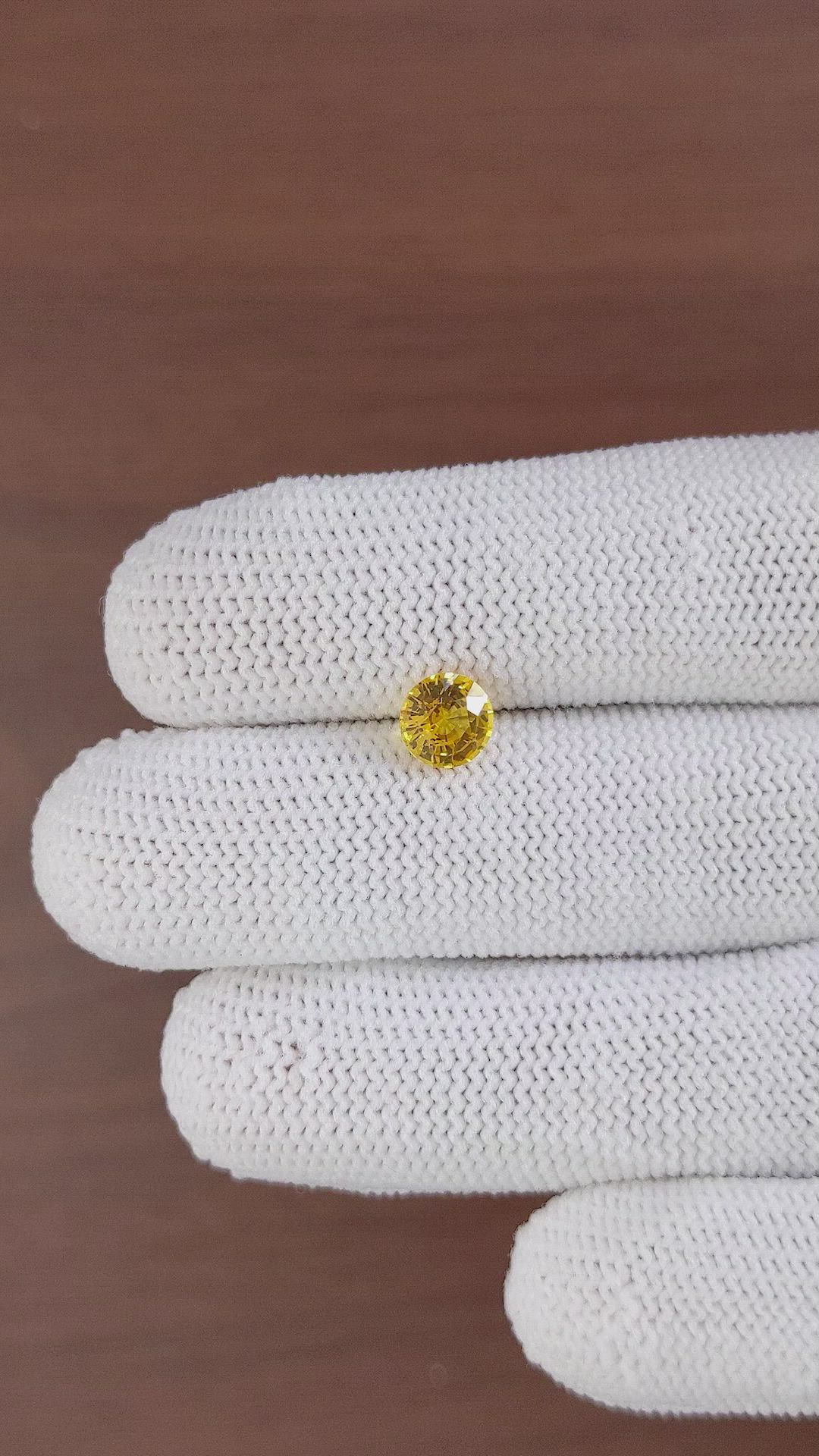 1.32 Ct. Yellow Sapphire from Ceylon (Sri Lanka) Size Video