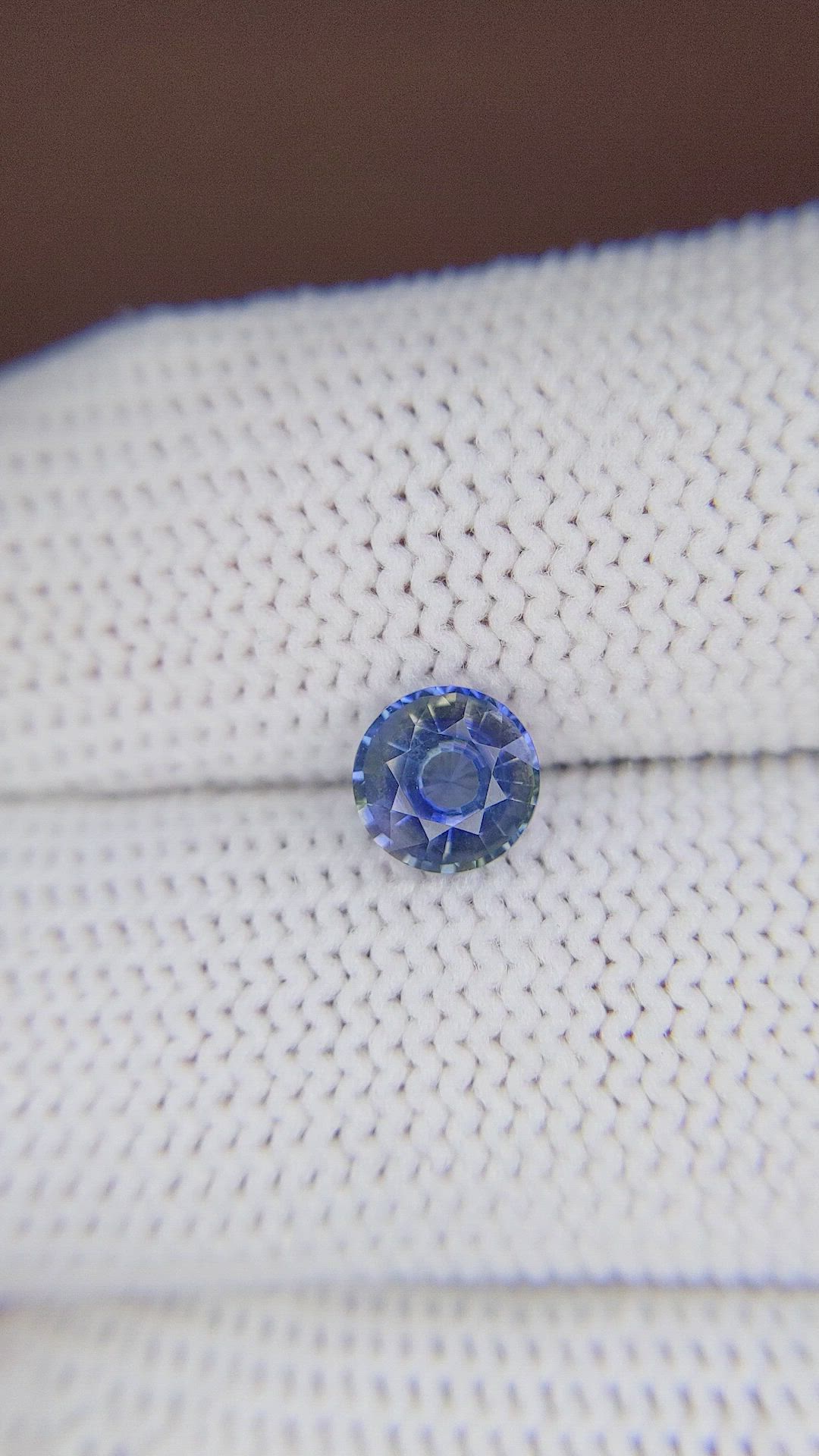 1.07 Ct. Bi Color Sapphire from Ceylon (Sri Lanka) Size Video