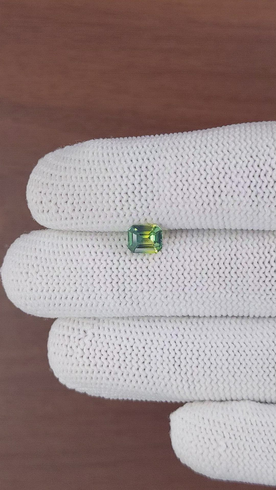 1.10 Ct. Bi Color Sapphire from Australia Size Video