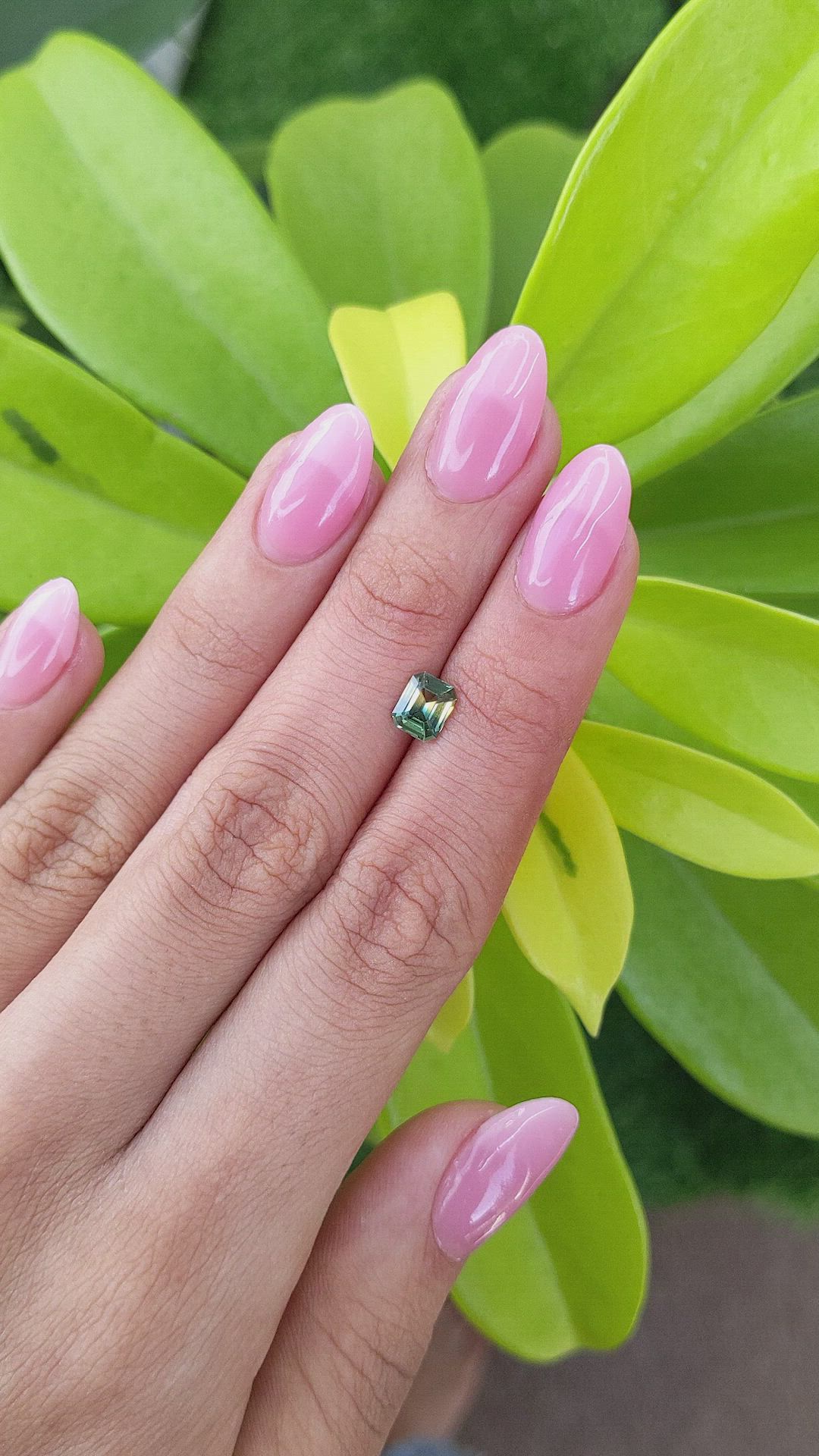 1.10 Ct. Bi Color Sapphire from Australia Size Video