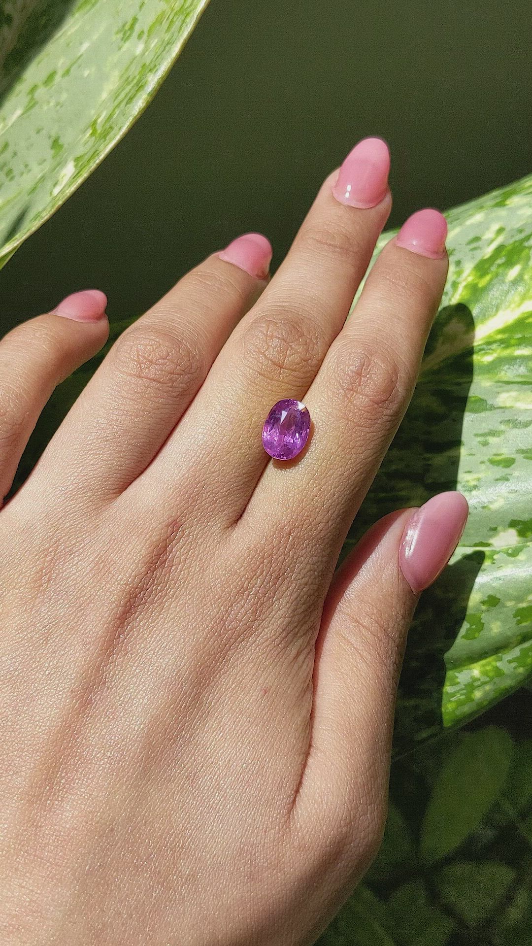 4.68 Ct. Pinkish Purple Sapphire from Ceylon (Sri Lanka) Size Video