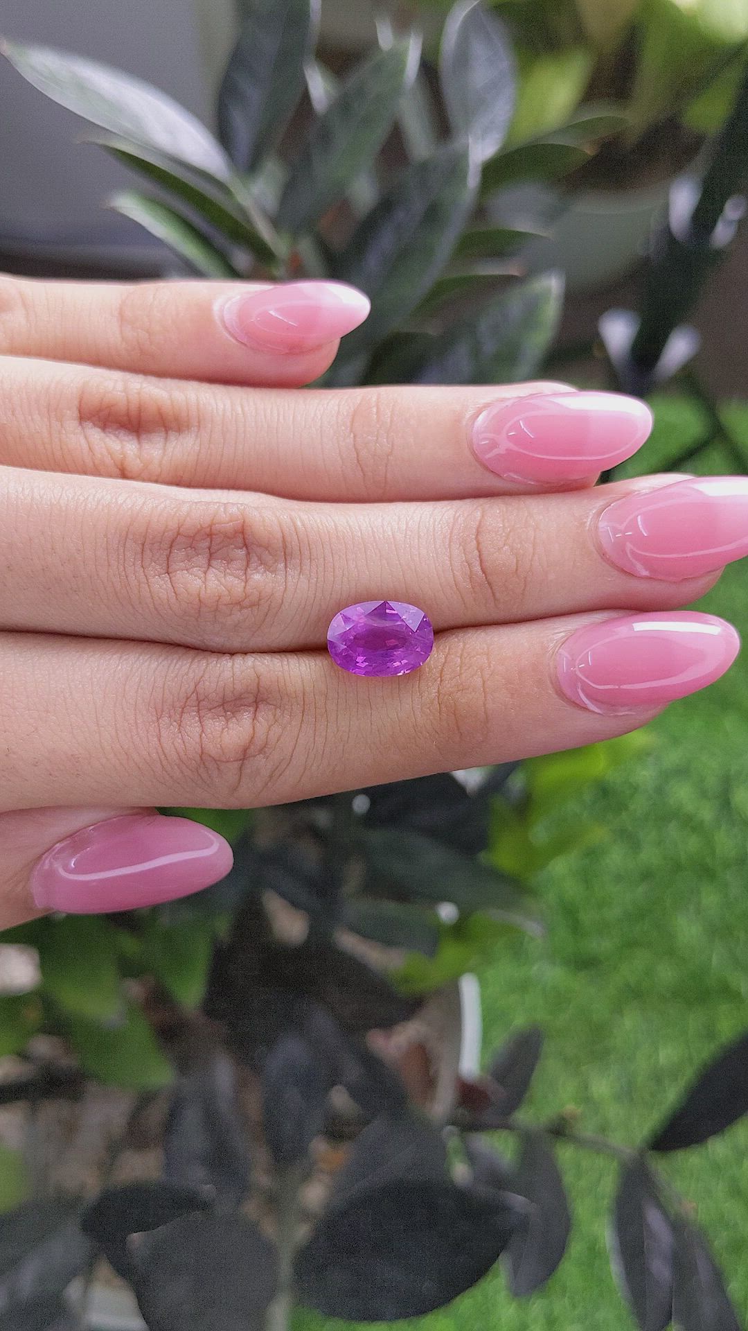 4.68 Ct. Pinkish Purple Sapphire from Ceylon (Sri Lanka) Size Video